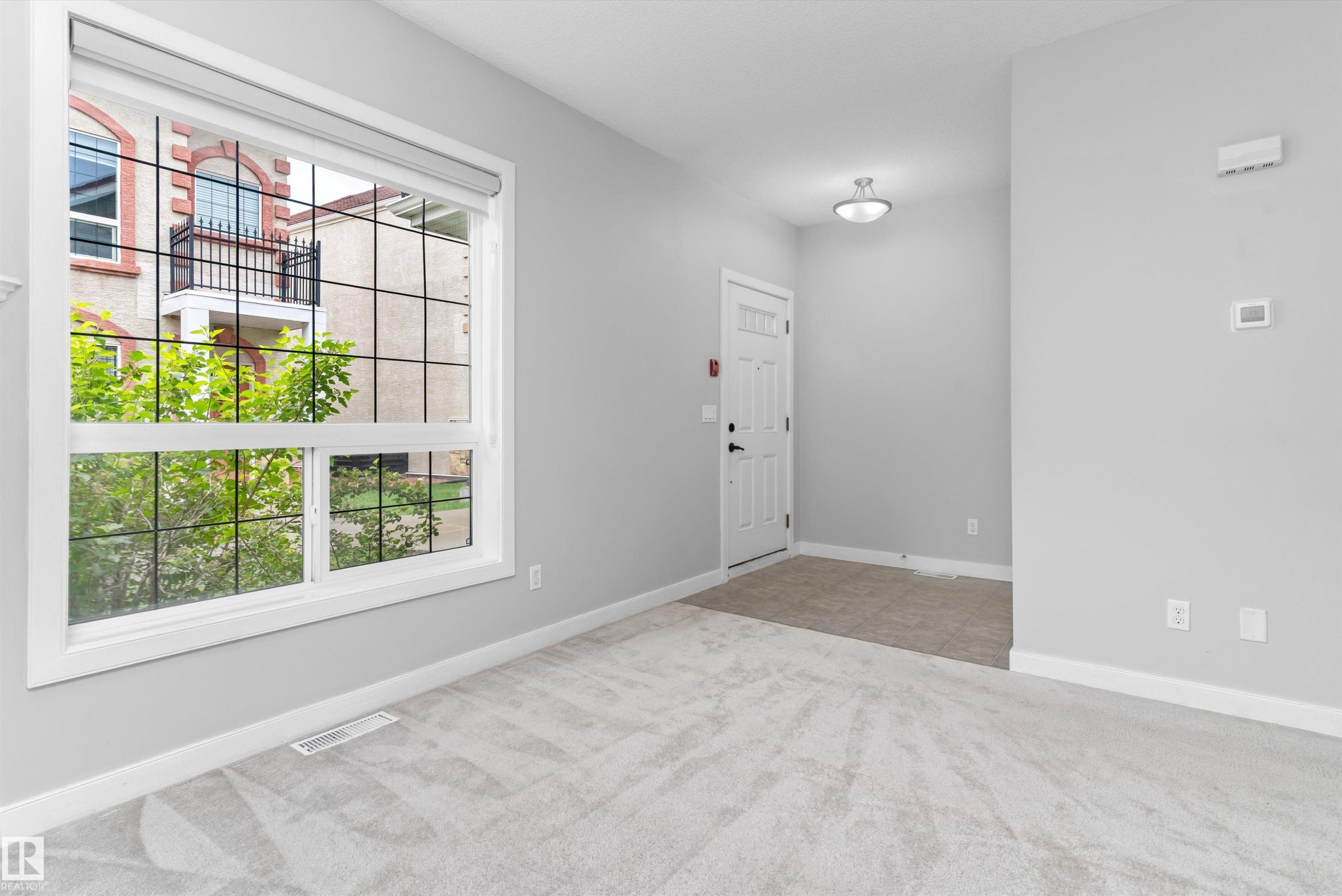 #7 13825 155 Av Nw, Edmonton, AB - Indoor Photo Showing Other Room