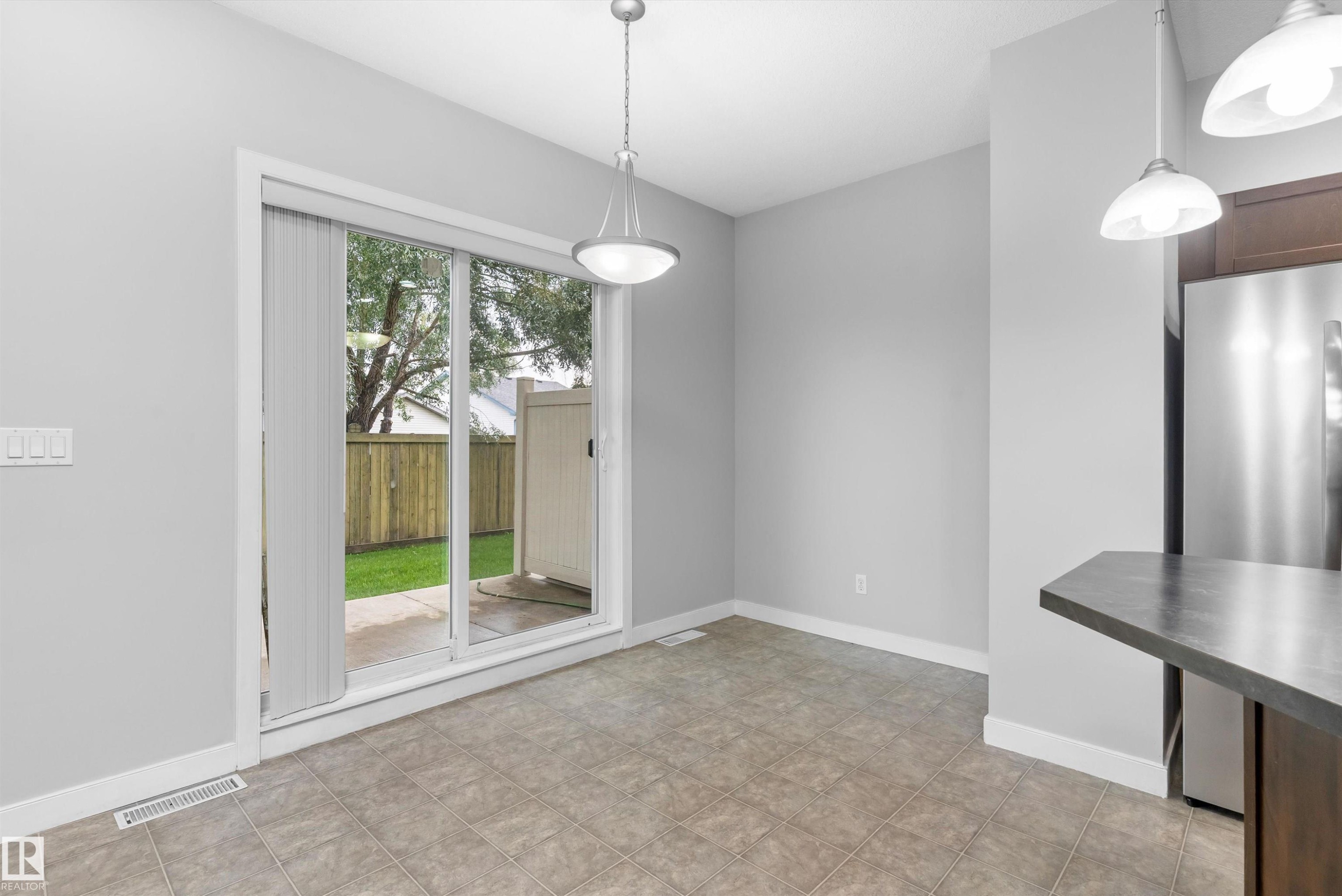 #7 13825 155 Av Nw, Edmonton, AB - Indoor Photo Showing Other Room