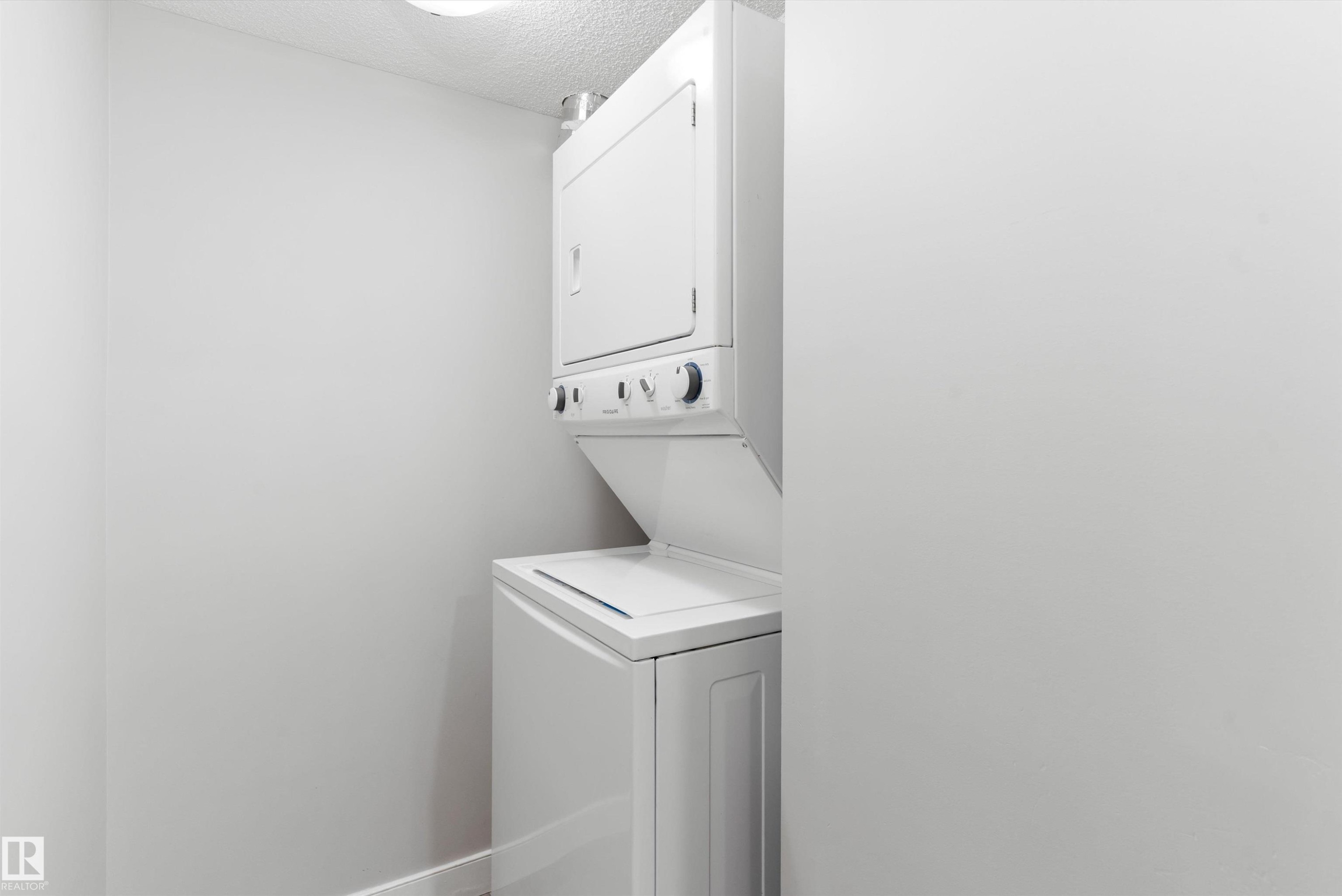 #7 13825 155 Av Nw, Edmonton, AB - Indoor Photo Showing Laundry Room