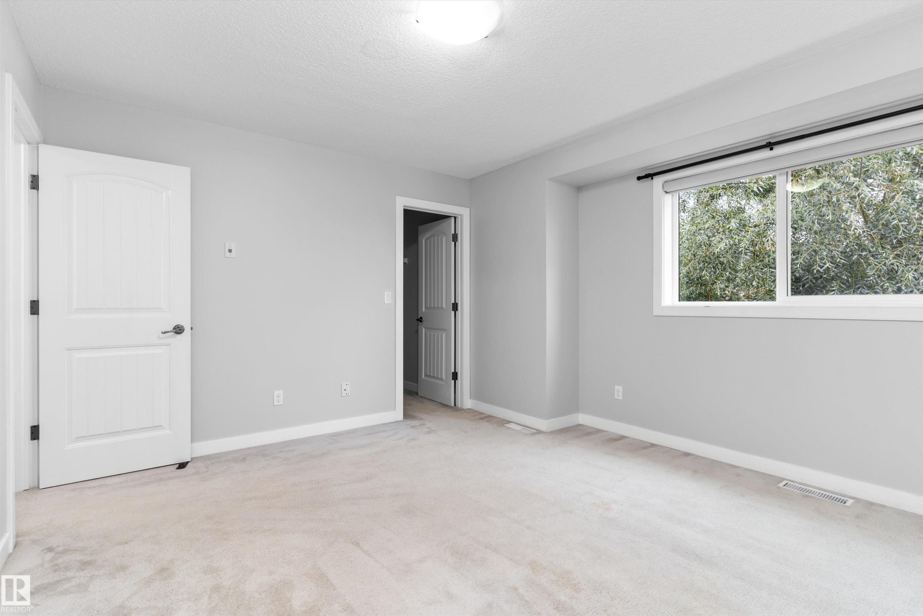 #7 13825 155 Av Nw, Edmonton, AB - Indoor Photo Showing Other Room