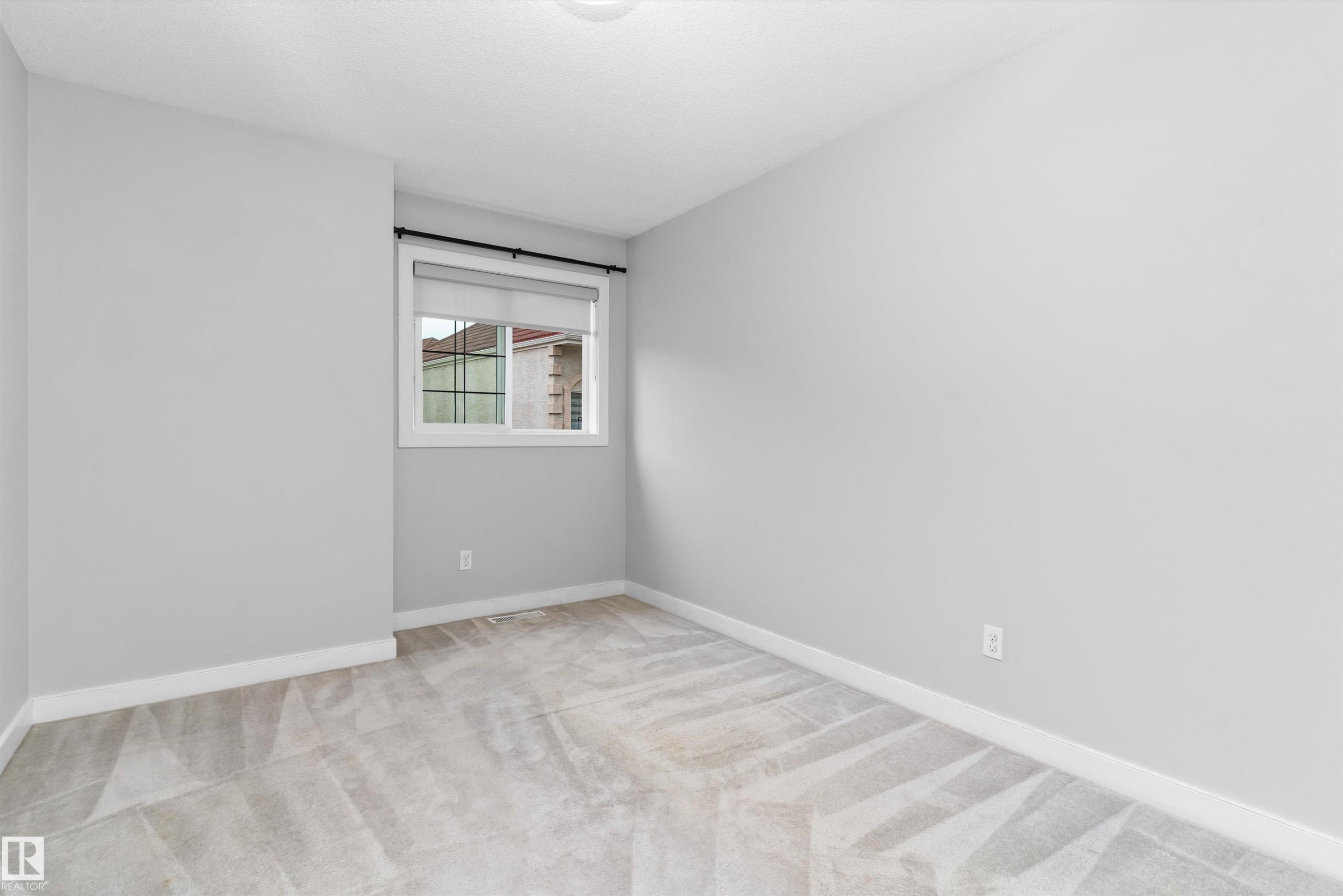 #7 13825 155 Av Nw, Edmonton, AB - Indoor Photo Showing Other Room