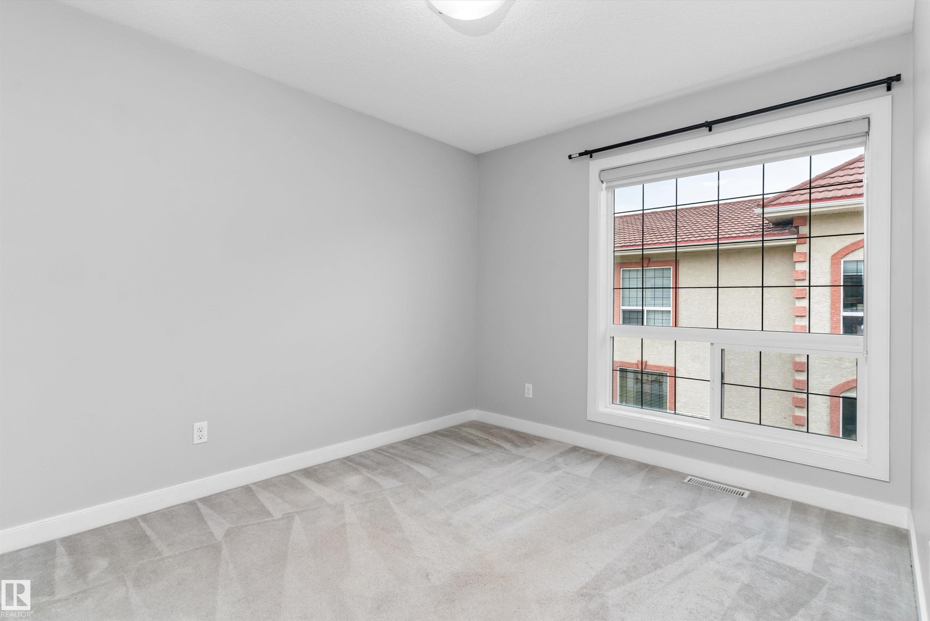 #7 13825 155 Av Nw, Edmonton, AB - Indoor Photo Showing Other Room