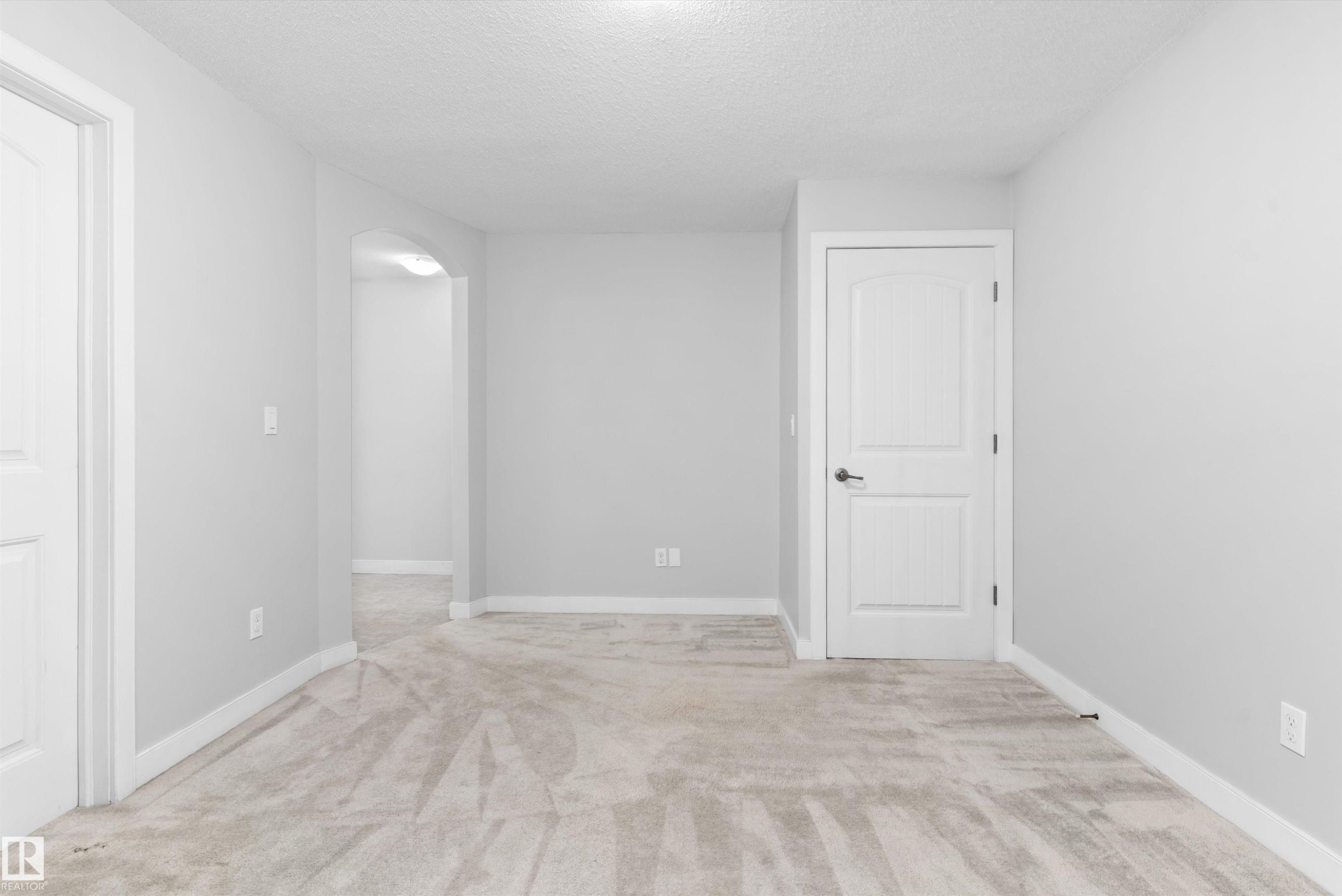 #7 13825 155 Av Nw, Edmonton, AB - Indoor Photo Showing Other Room