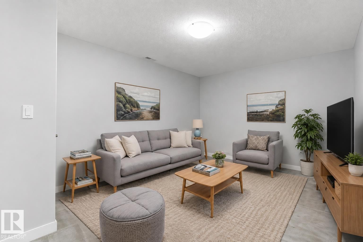 #7 13825 155 Av Nw, Edmonton, AB - Indoor Photo Showing Living Room
