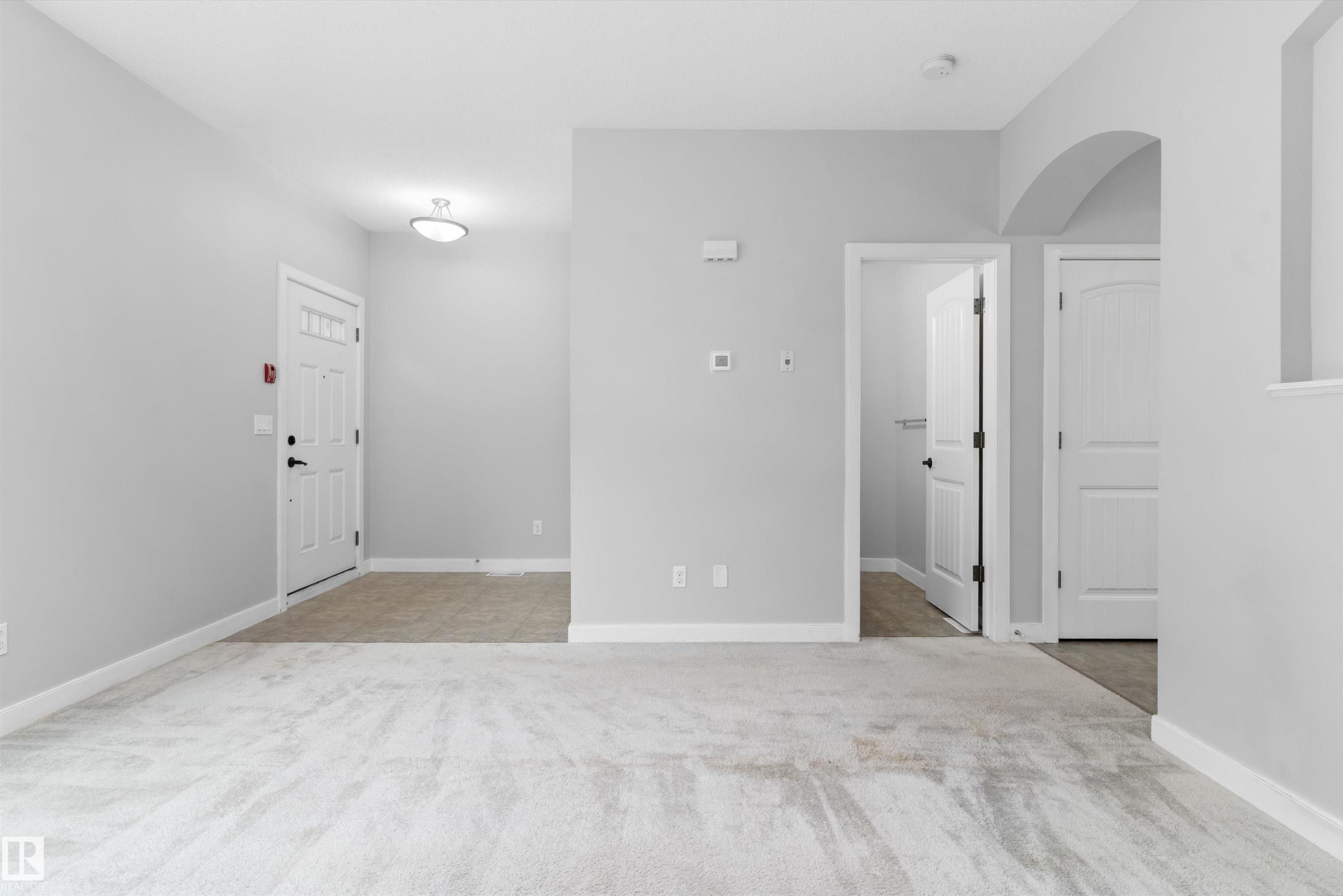 #7 13825 155 Av Nw, Edmonton, AB - Indoor Photo Showing Other Room