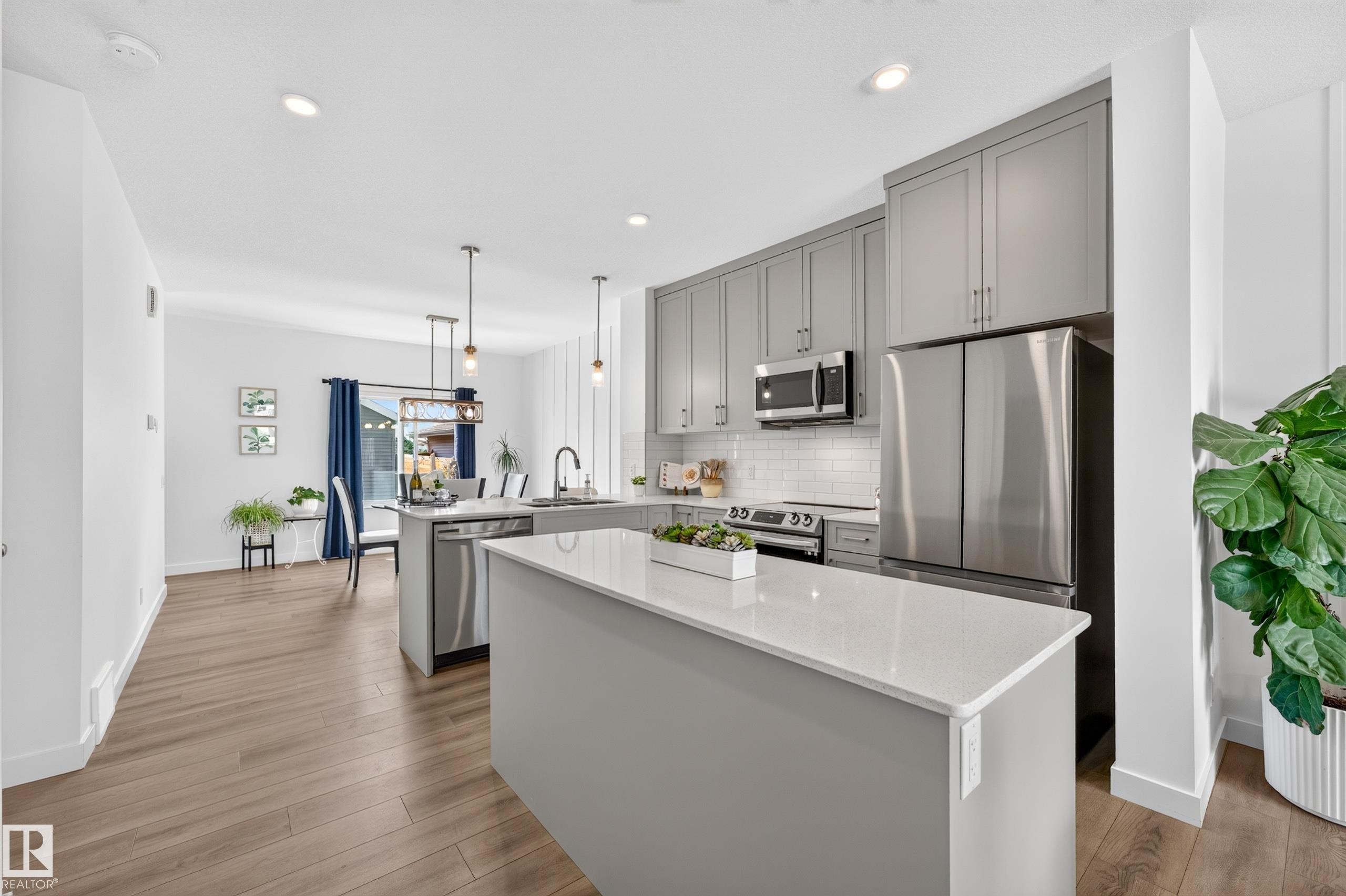 350 Jensen Lakes Boulevard, St. Albert, AB - Indoor Photo Showing Kitchen With Stainless Steel Kitchen With Upgraded Kitchen