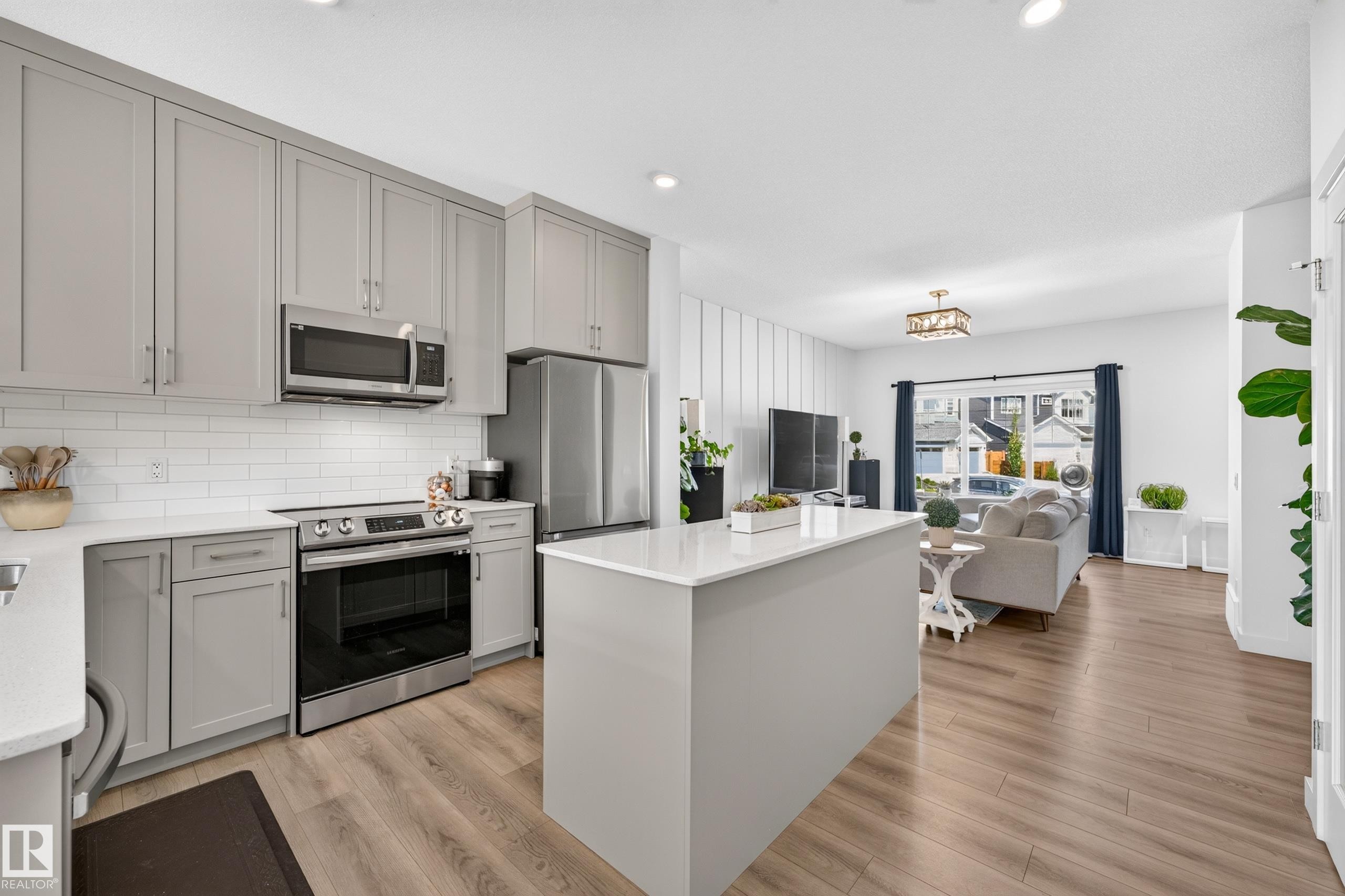 350 Jensen Lakes Boulevard, St. Albert, AB - Indoor Photo Showing Kitchen With Stainless Steel Kitchen With Upgraded Kitchen