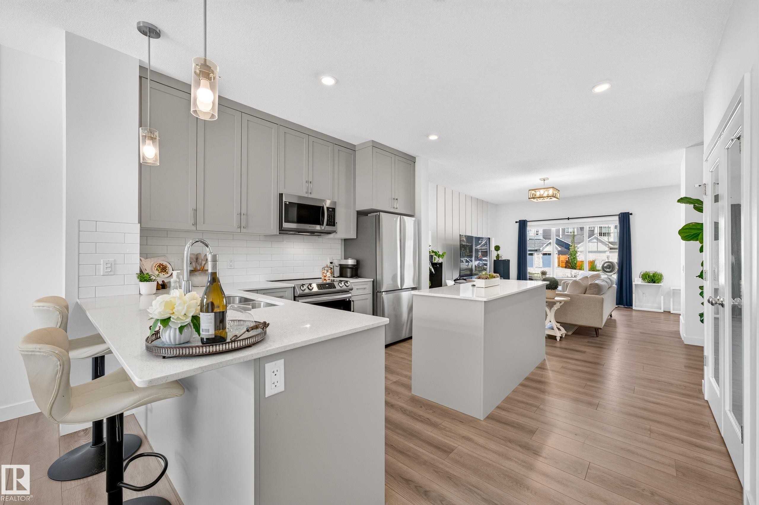 350 Jensen Lakes Boulevard, St. Albert, AB - Indoor Photo Showing Kitchen With Stainless Steel Kitchen With Upgraded Kitchen