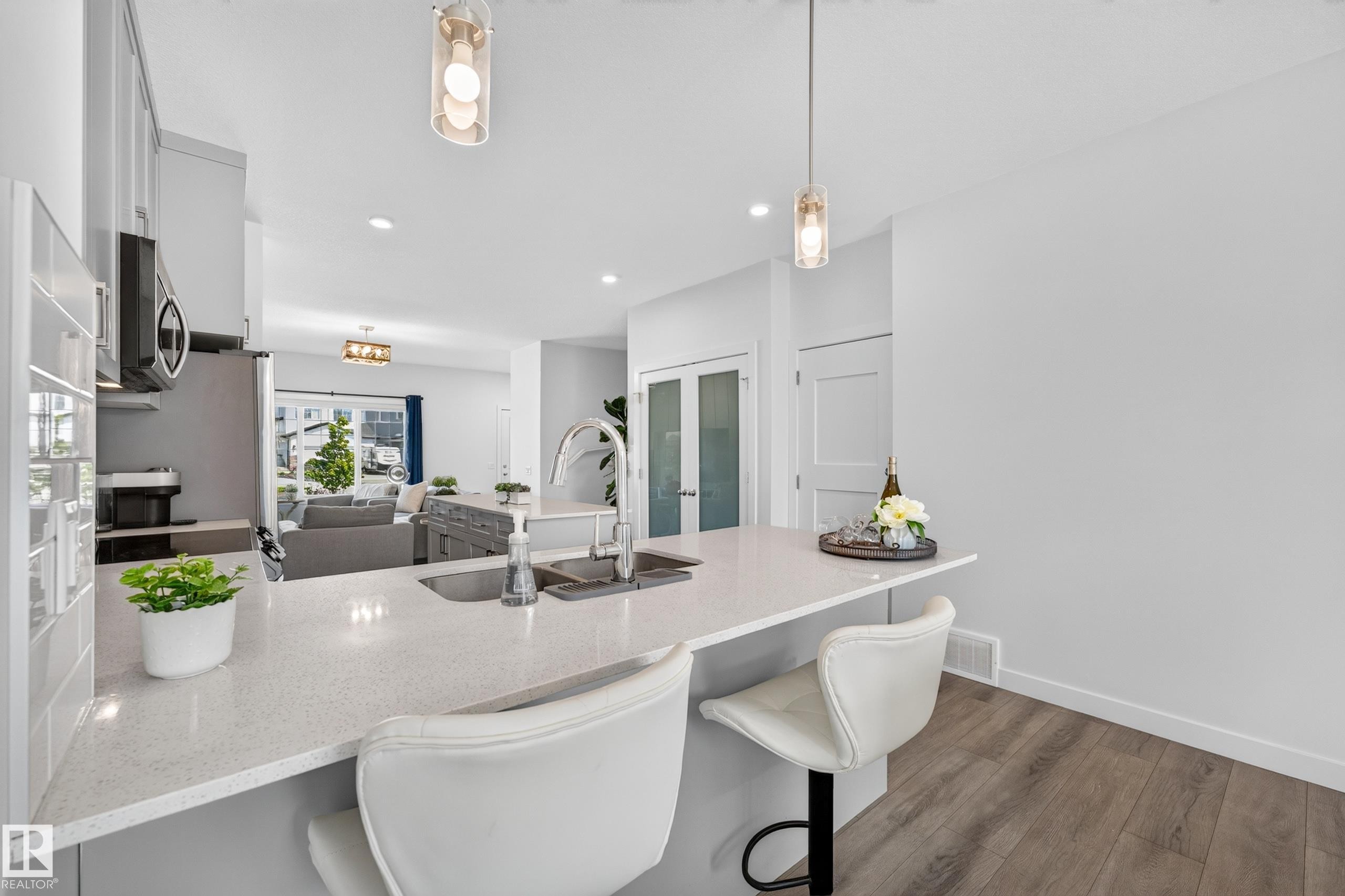 350 Jensen Lakes Boulevard, St. Albert, AB - Indoor Photo Showing Kitchen With Double Sink With Upgraded Kitchen