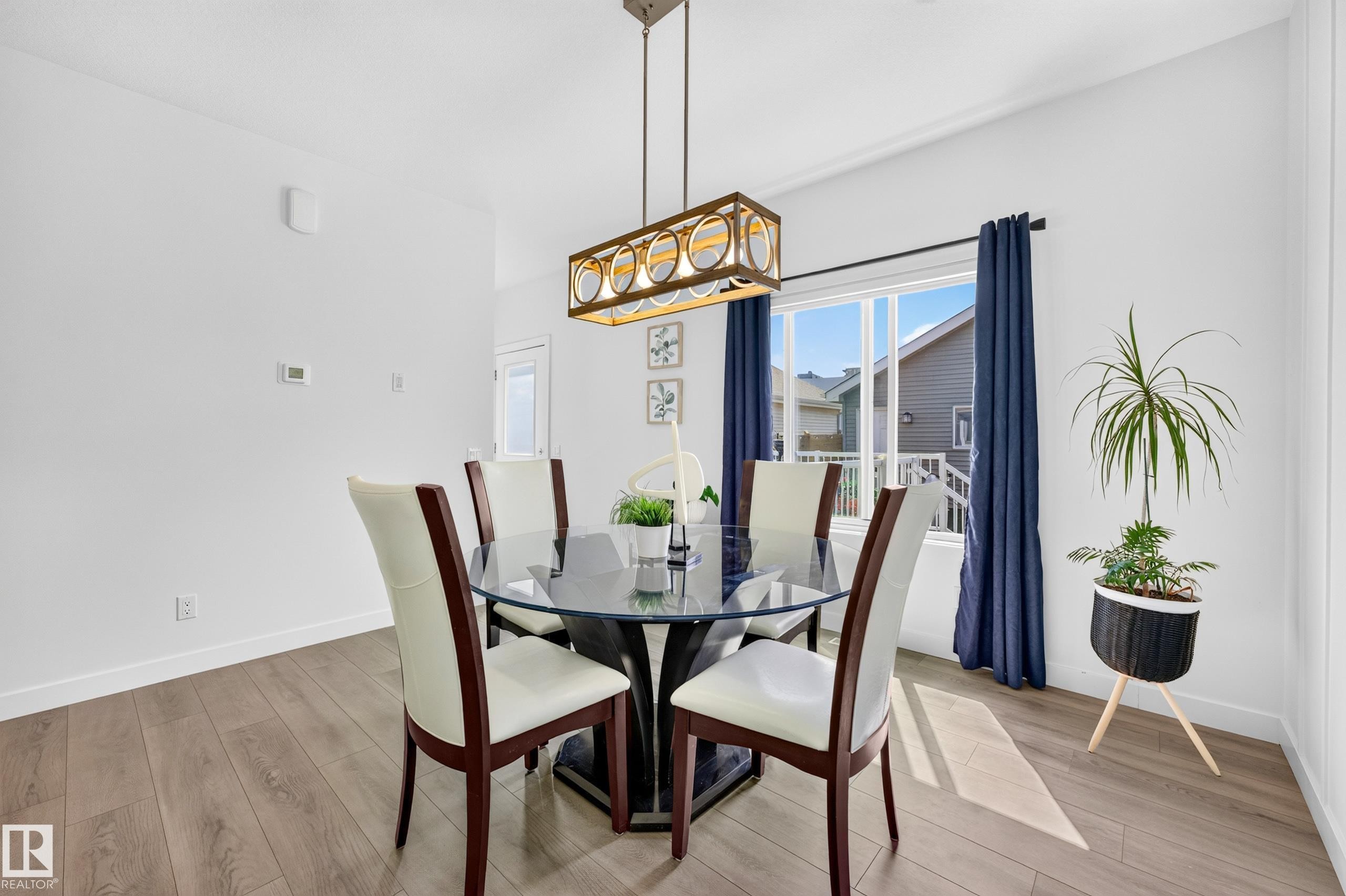350 Jensen Lakes Boulevard, St. Albert, AB - Indoor Photo Showing Dining Room