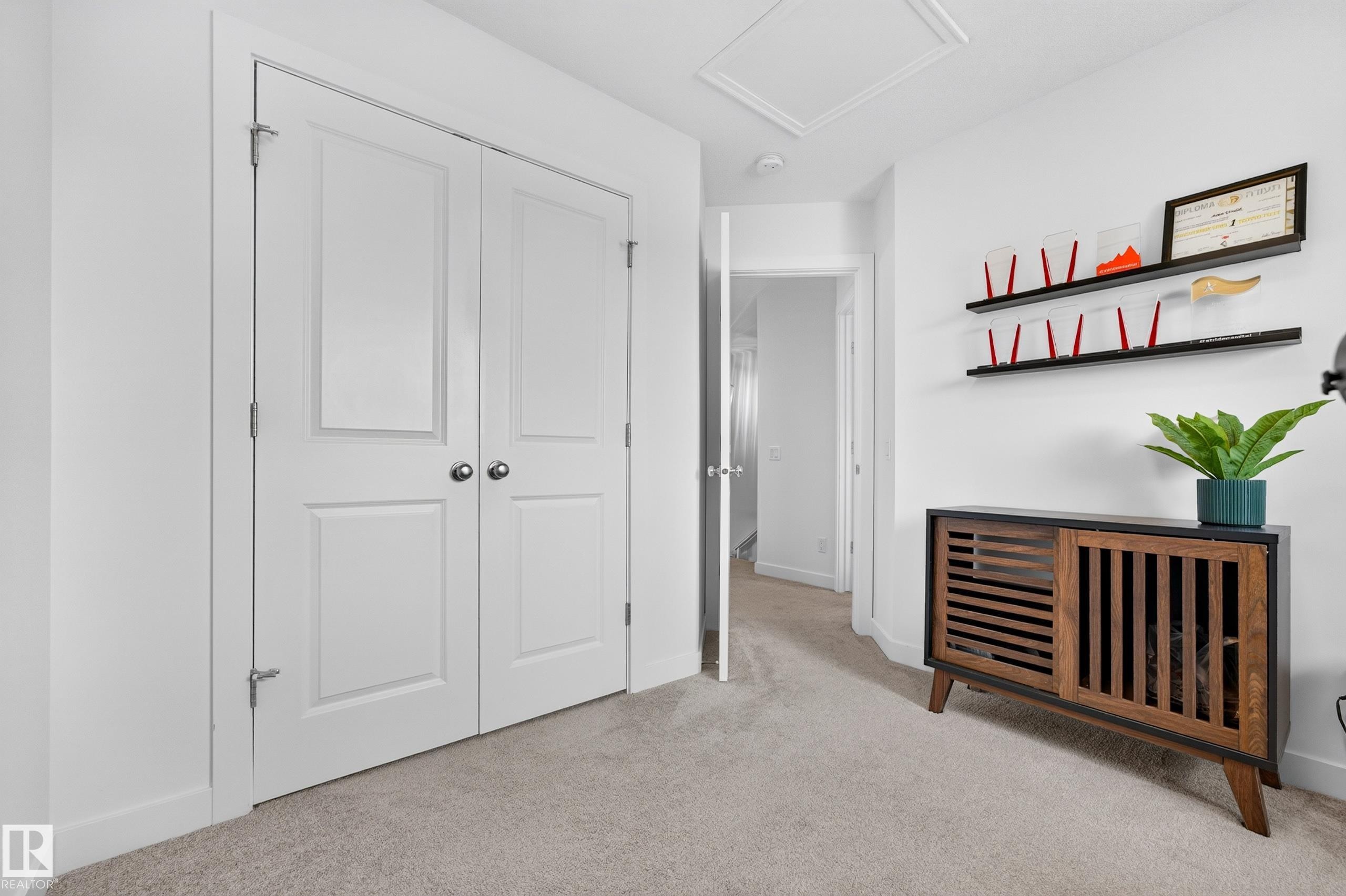 350 Jensen Lakes Boulevard, St. Albert, AB - Indoor