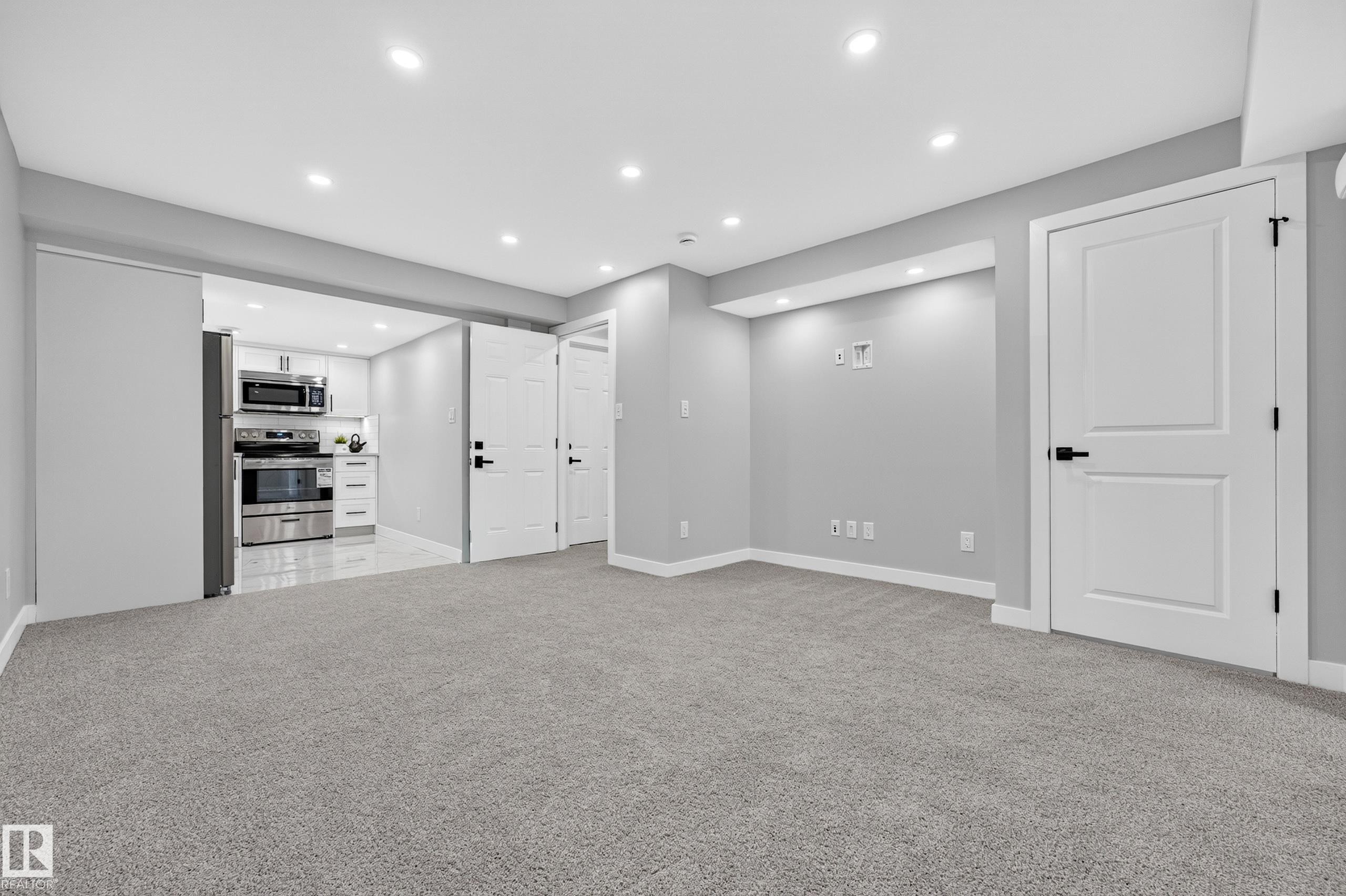 350 Jensen Lakes Boulevard, St. Albert, AB - Indoor Photo Showing Other Room