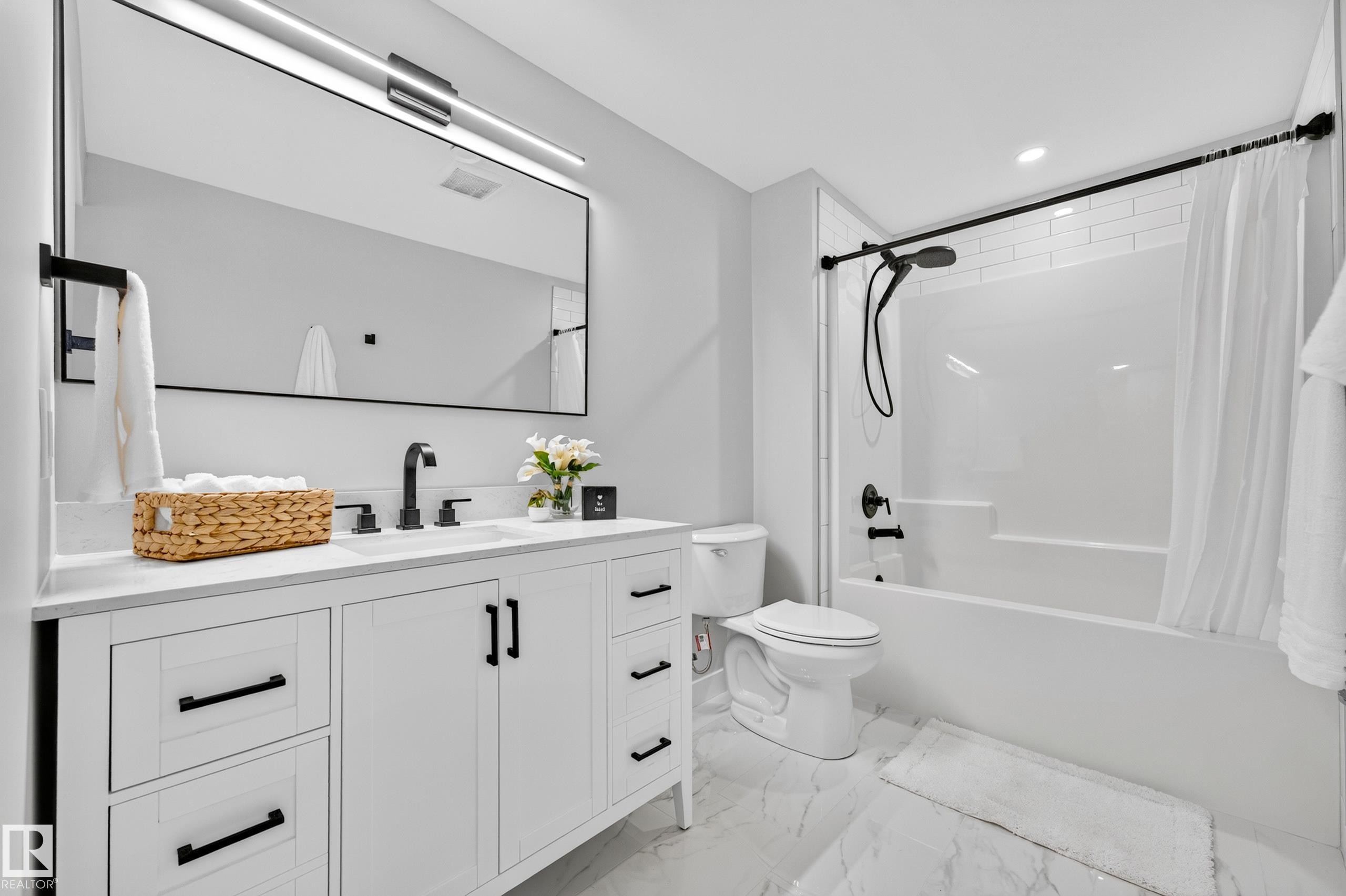 350 Jensen Lakes Boulevard, St. Albert, AB - Indoor Photo Showing Bathroom