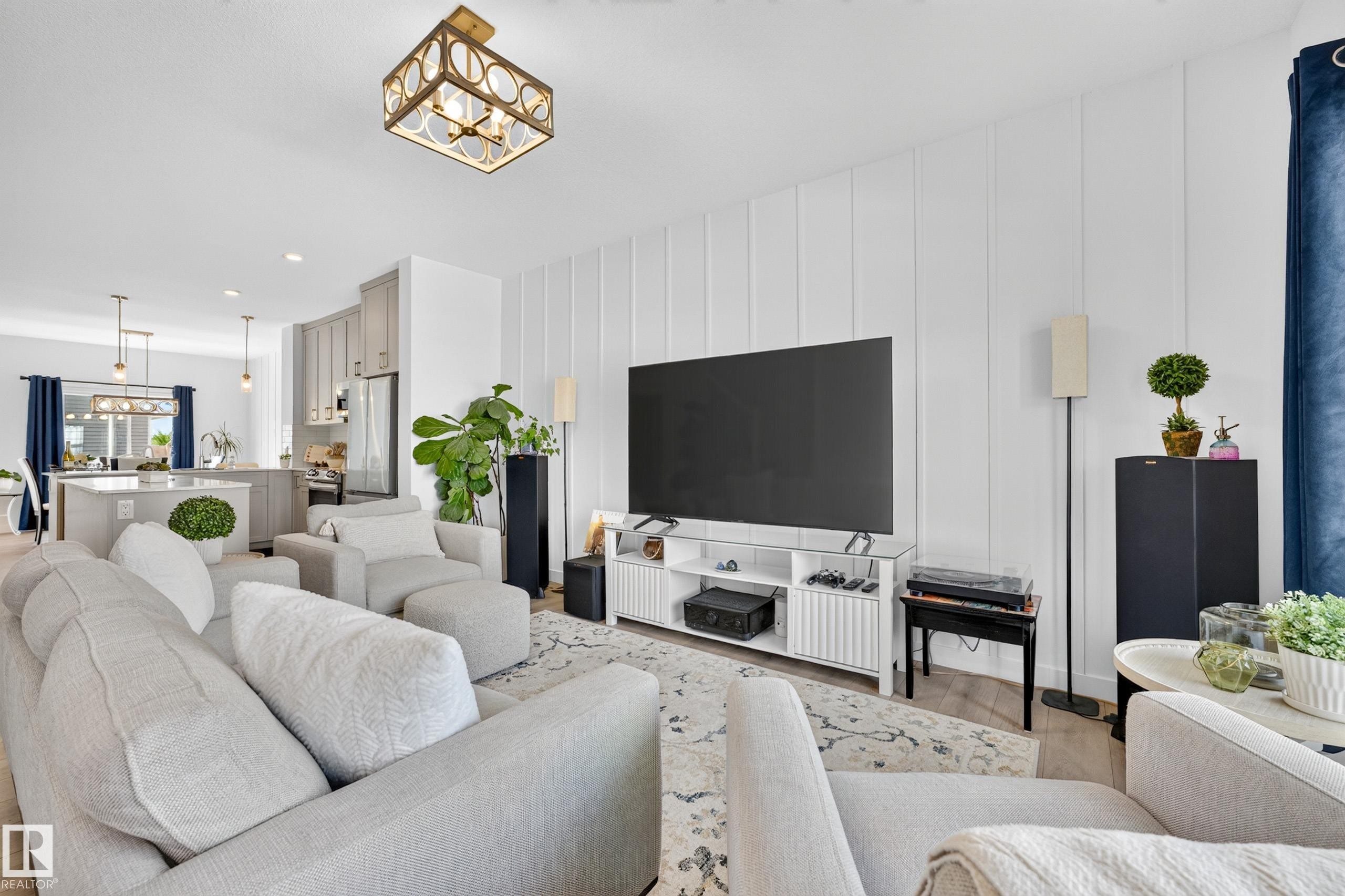 350 Jensen Lakes Boulevard, St. Albert, AB - Indoor Photo Showing Living Room