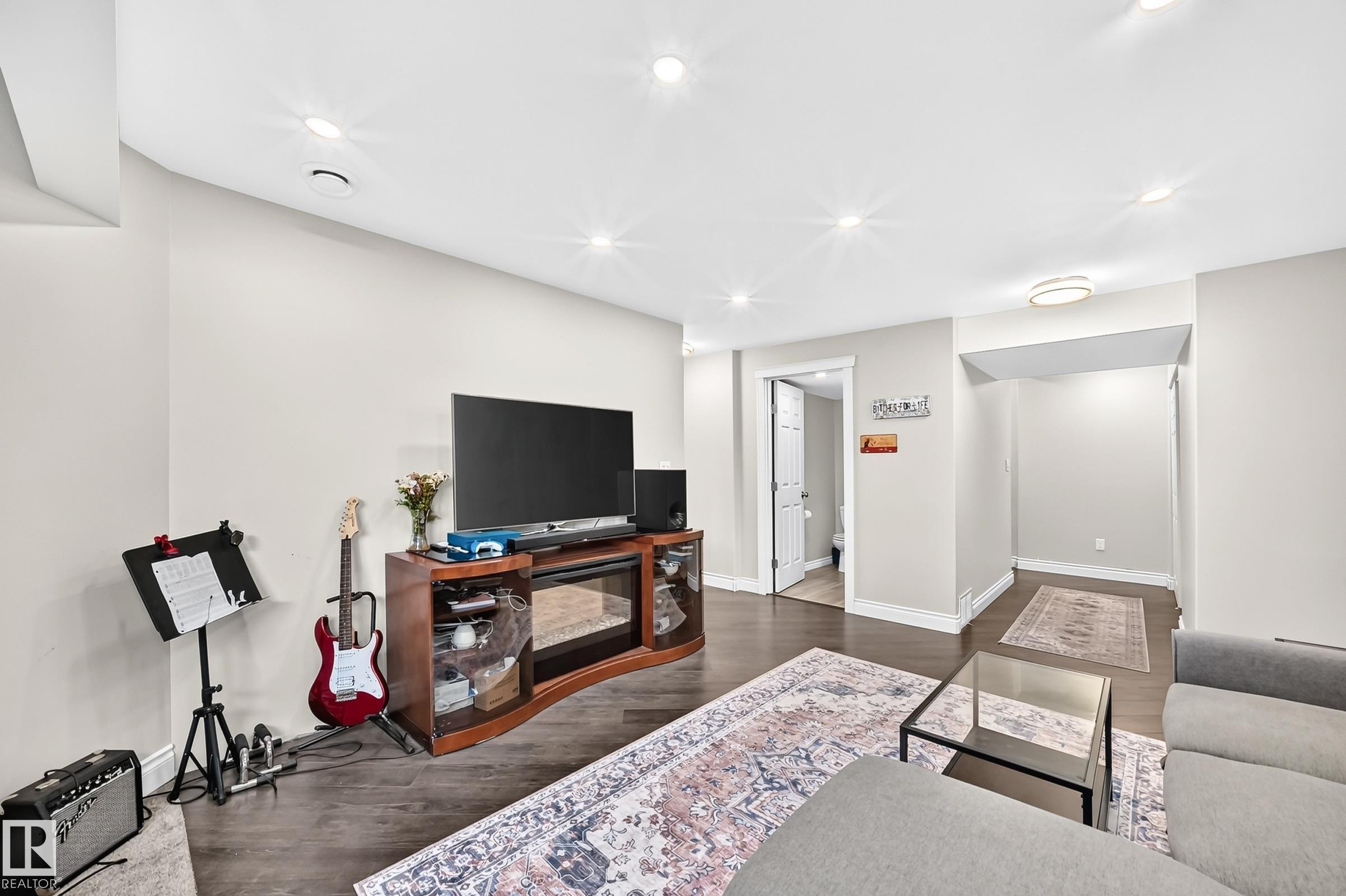 17803 89 Street Nw, Edmonton, AB - Indoor