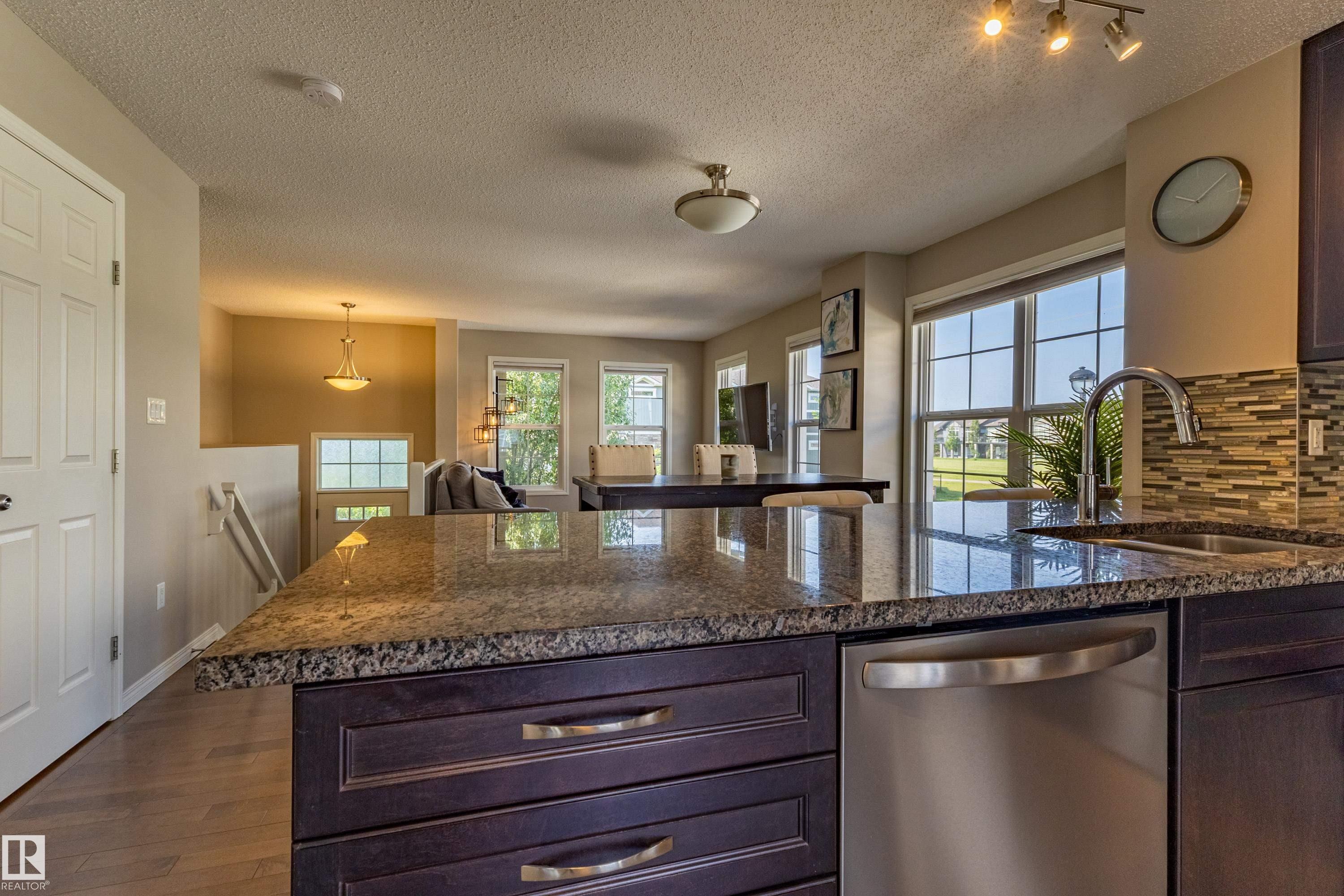 #54 4029 Orchards Dr Sw, Edmonton, AB - Indoor Photo Showing Kitchen