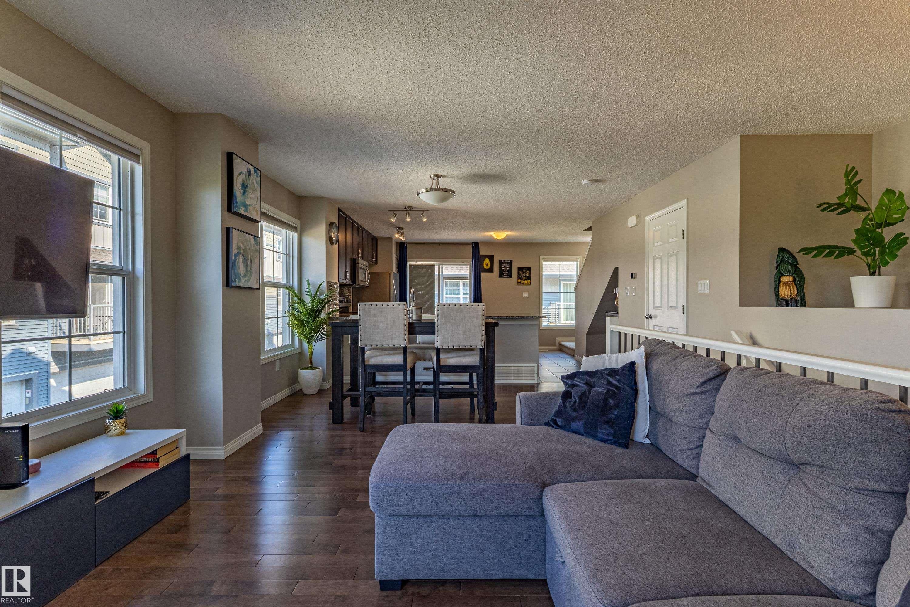 #54 4029 Orchards Dr Sw, Edmonton, AB - Indoor Photo Showing Living Room