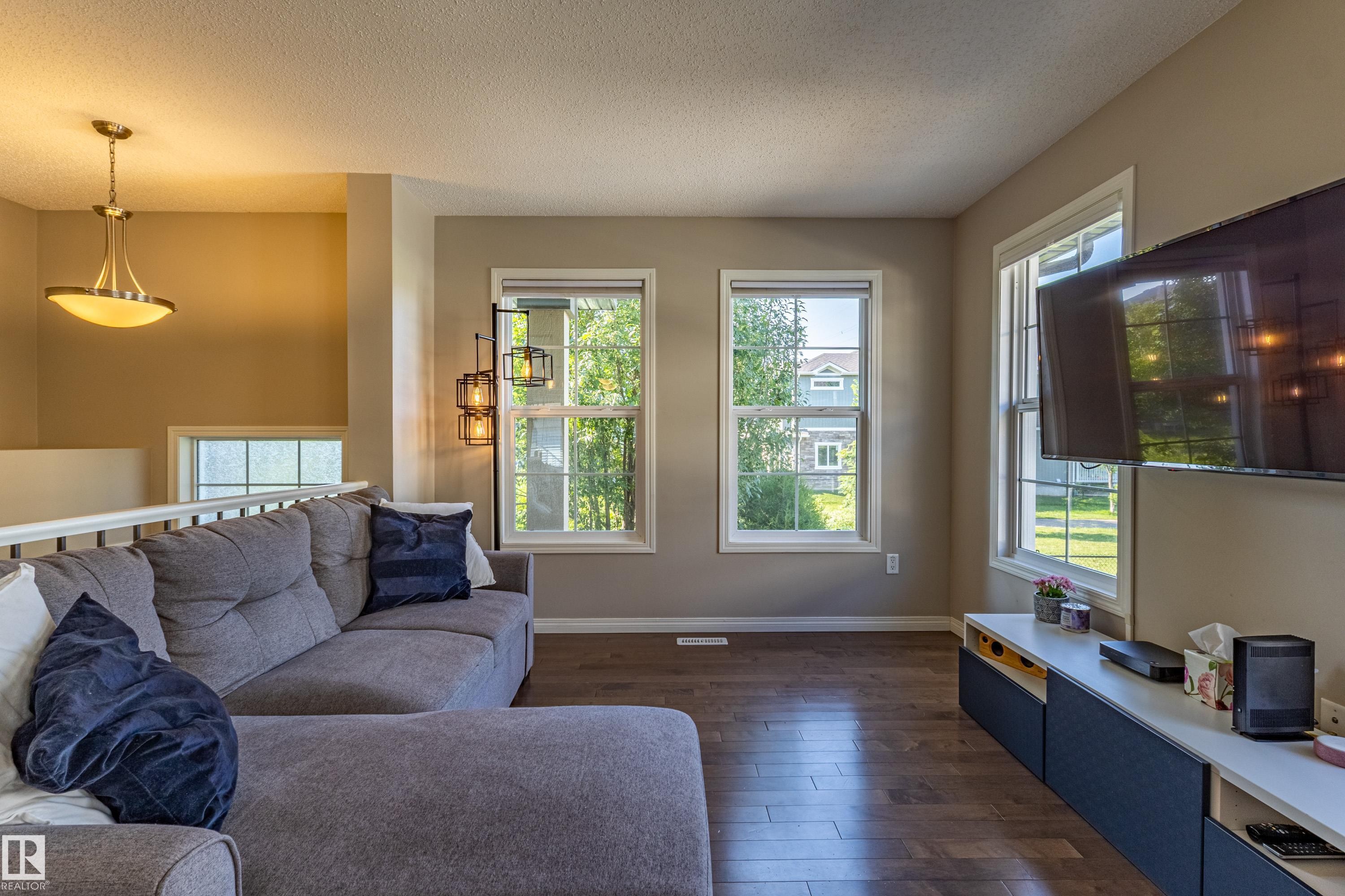 #54 4029 Orchards Dr Sw, Edmonton, AB - Indoor Photo Showing Living Room