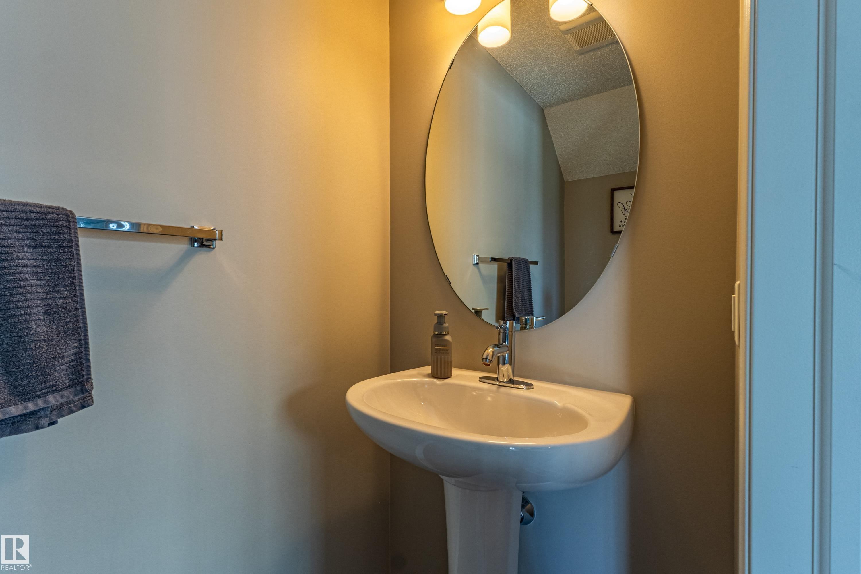 #54 4029 Orchards Dr Sw, Edmonton, AB - Indoor Photo Showing Bathroom