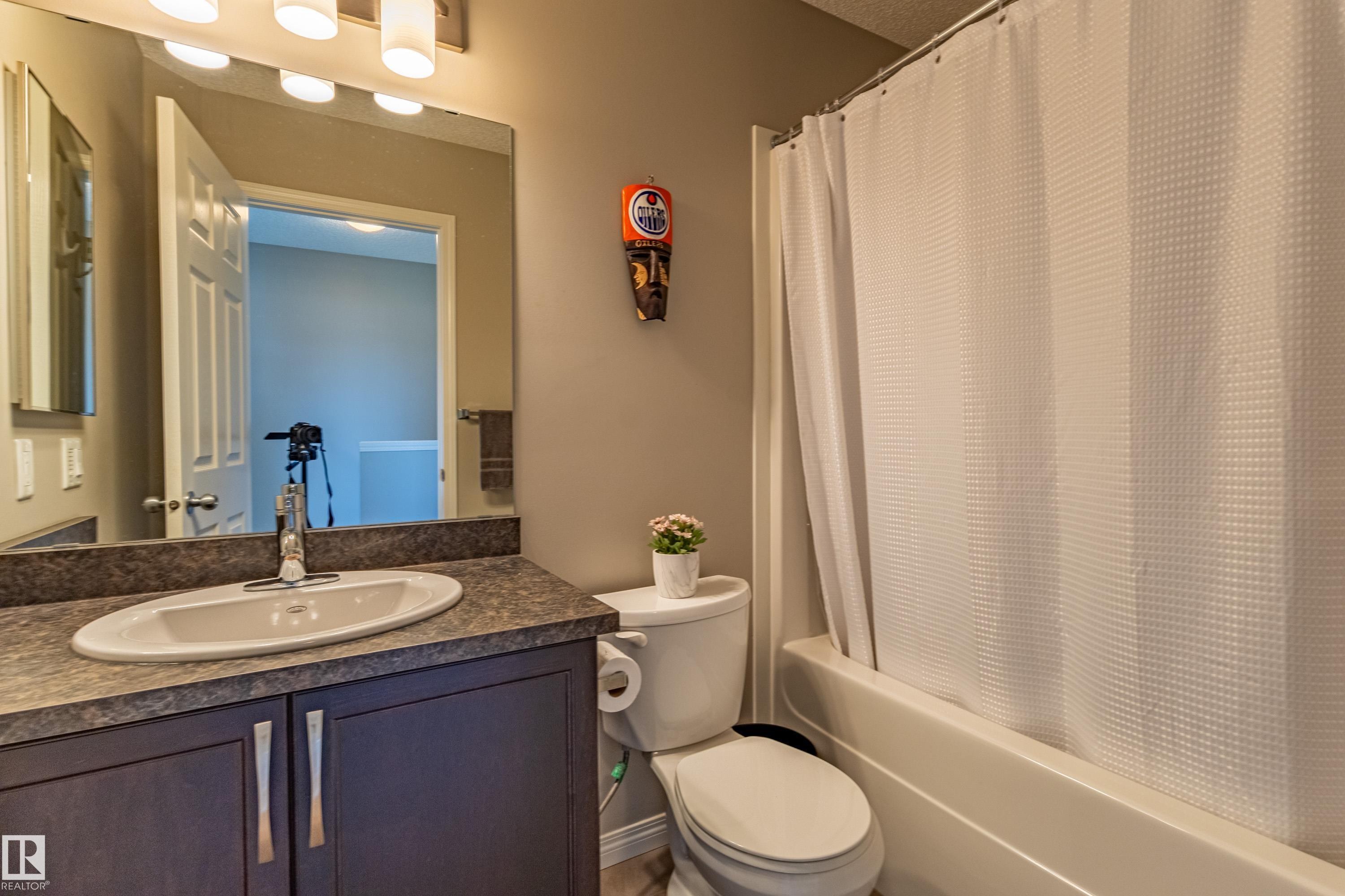 #54 4029 Orchards Dr Sw, Edmonton, AB - Indoor Photo Showing Bathroom