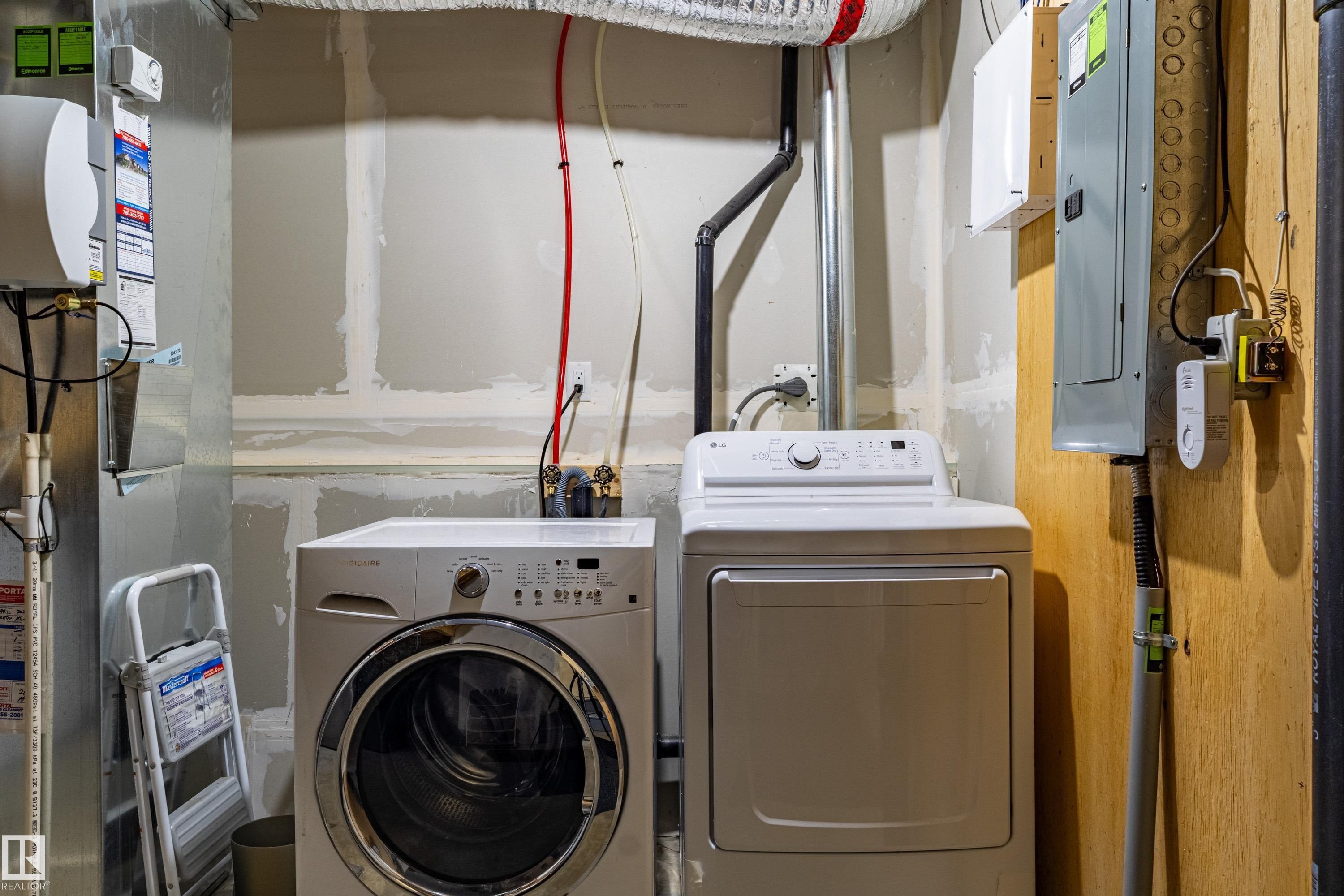 #54 4029 Orchards Dr Sw, Edmonton, AB - Indoor Photo Showing Laundry Room