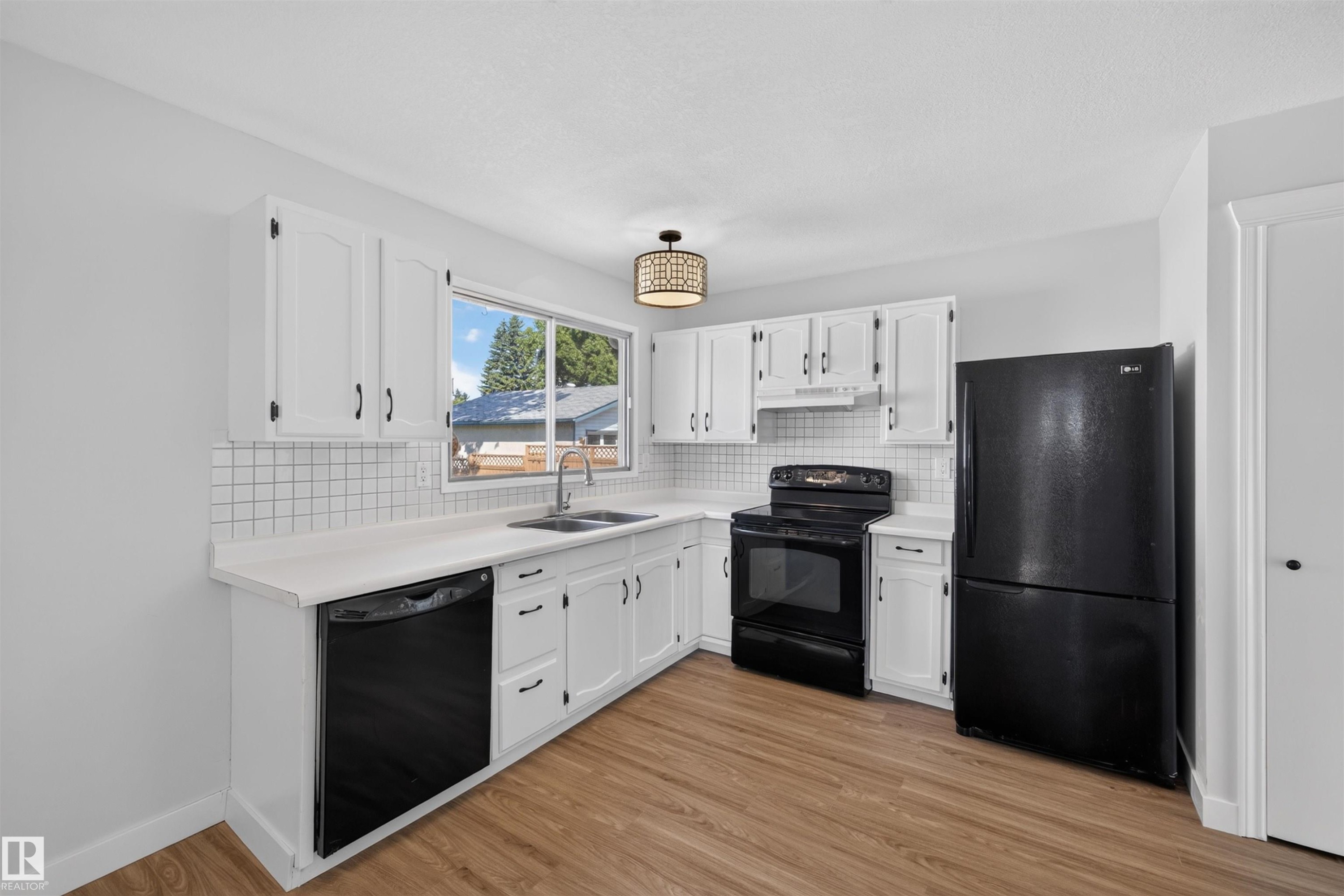 59 Granville Crescent, Sherwood Park, AB - Indoor Photo Showing Kitchen With Double Sink