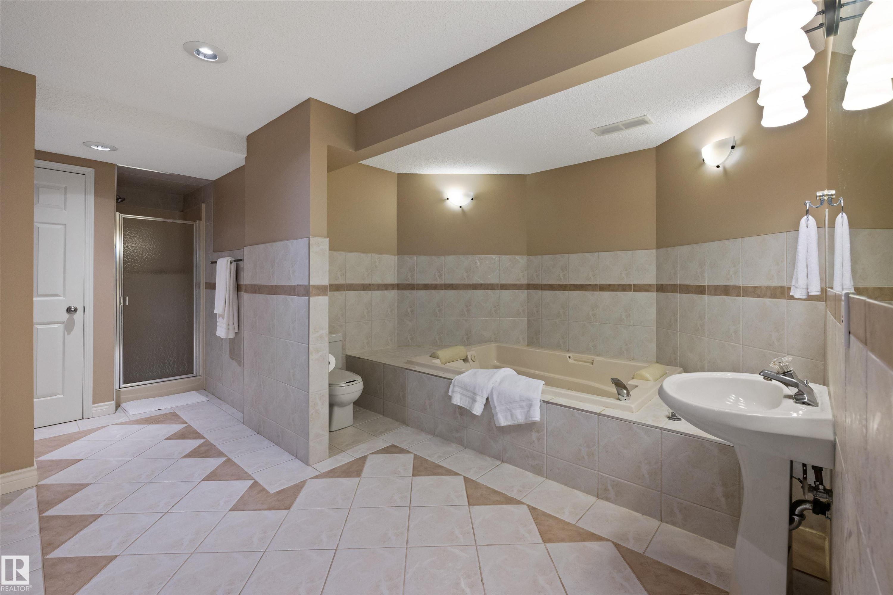26 Eastbourne Close, St. Albert, AB - Indoor Photo Showing Bathroom