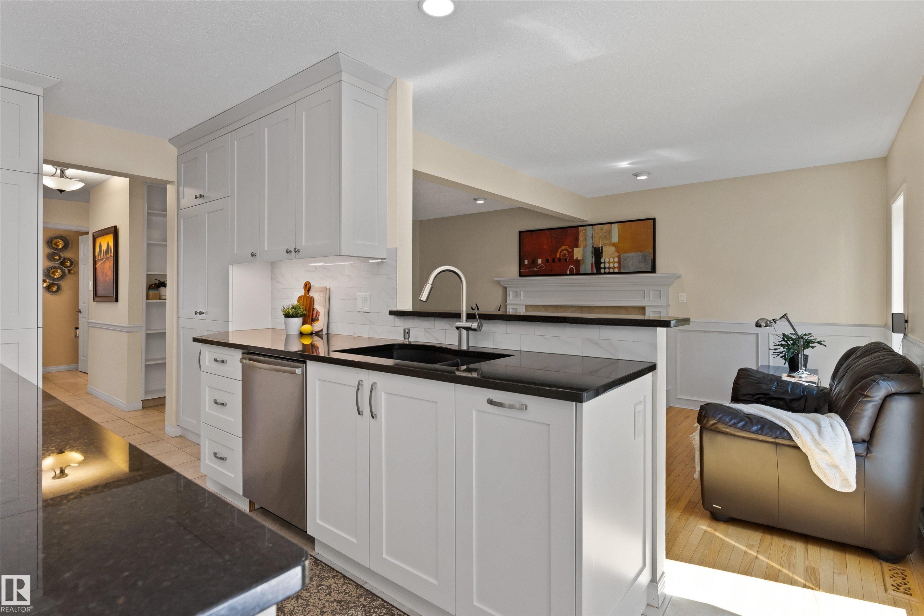 26 Eastbourne Close, St. Albert, AB - Indoor Photo Showing Kitchen