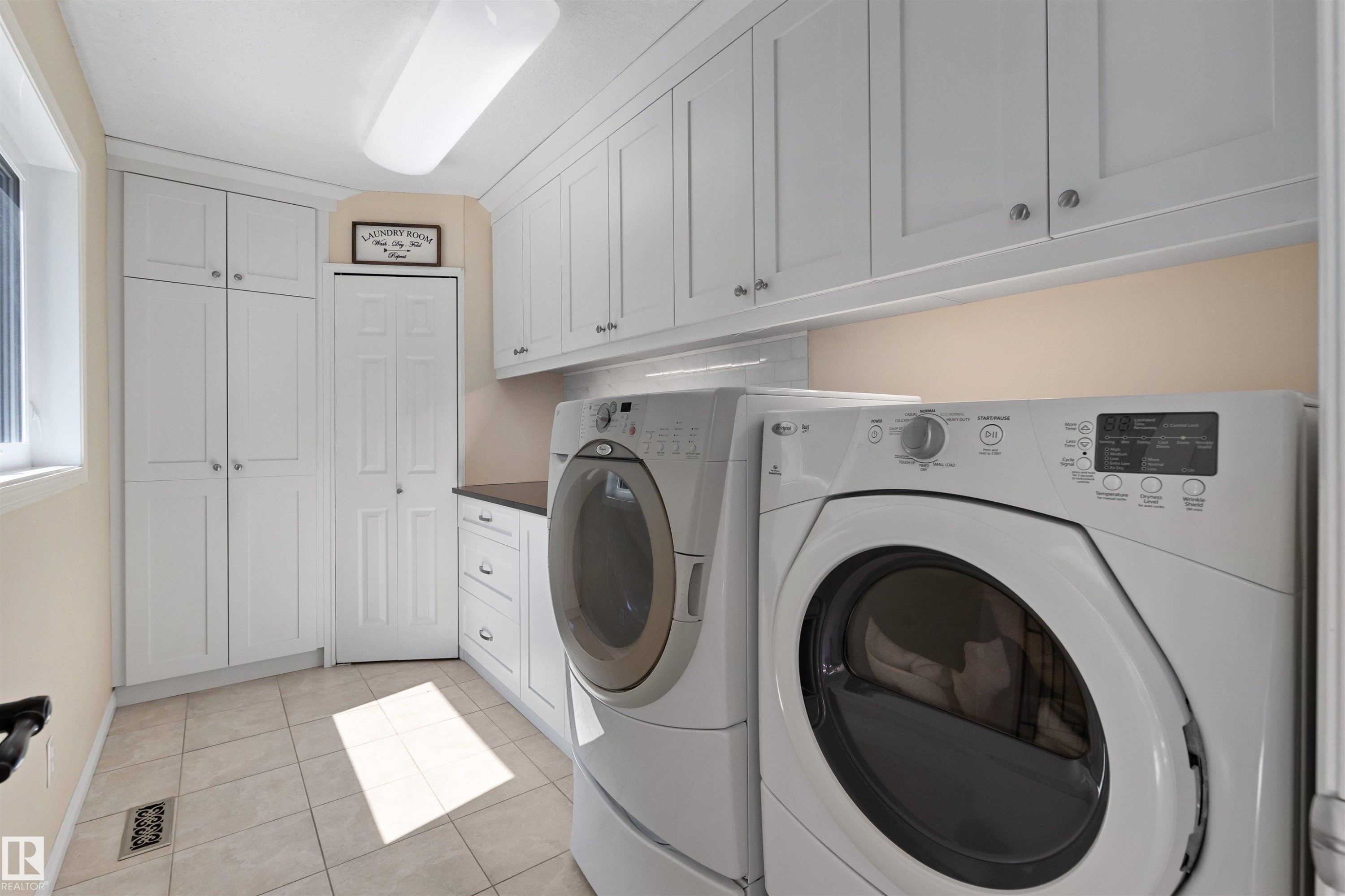 26 Eastbourne Close, St. Albert, AB - Indoor Photo Showing Laundry Room