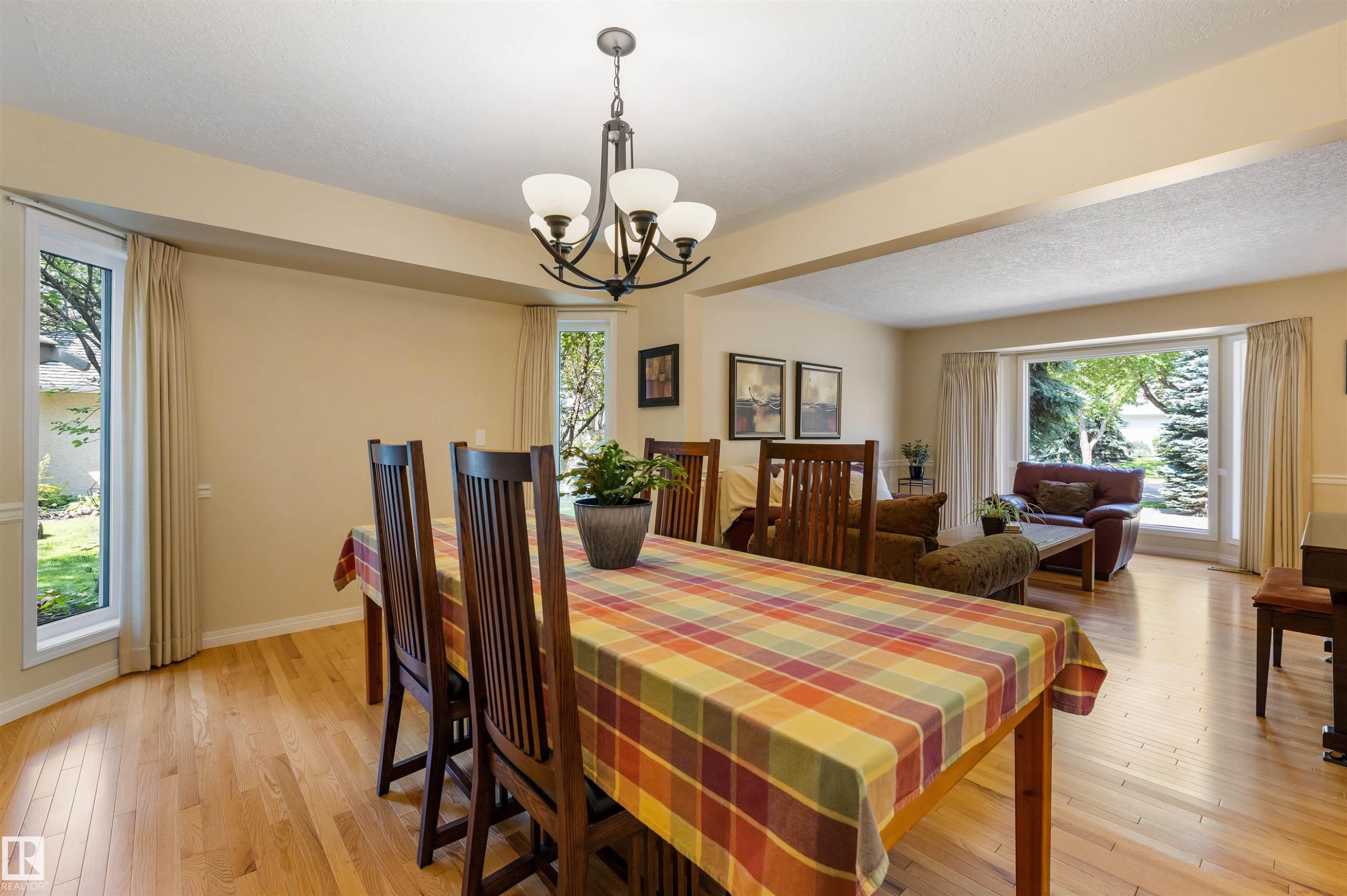 26 Eastbourne Close, St. Albert, AB - Indoor Photo Showing Dining Room