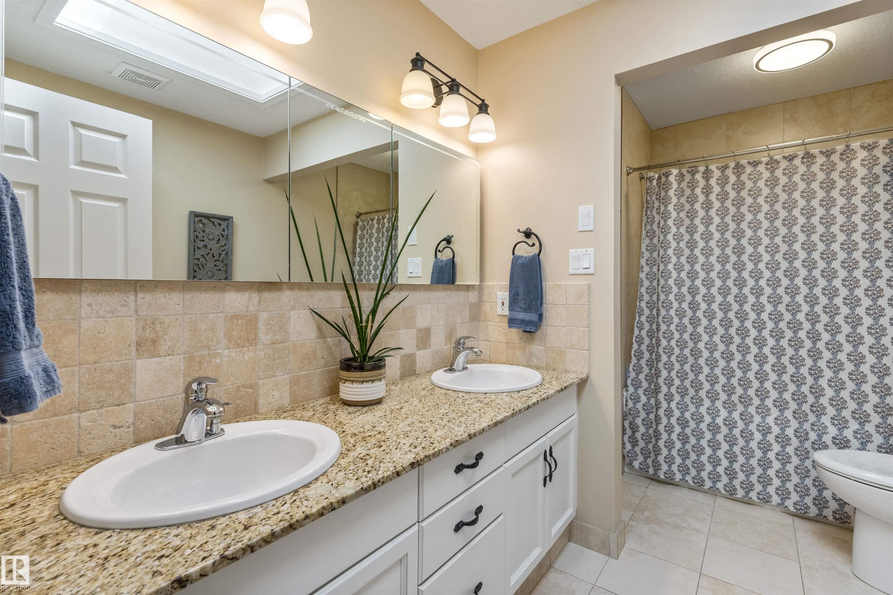 26 Eastbourne Close, St. Albert, AB - Indoor Photo Showing Bathroom