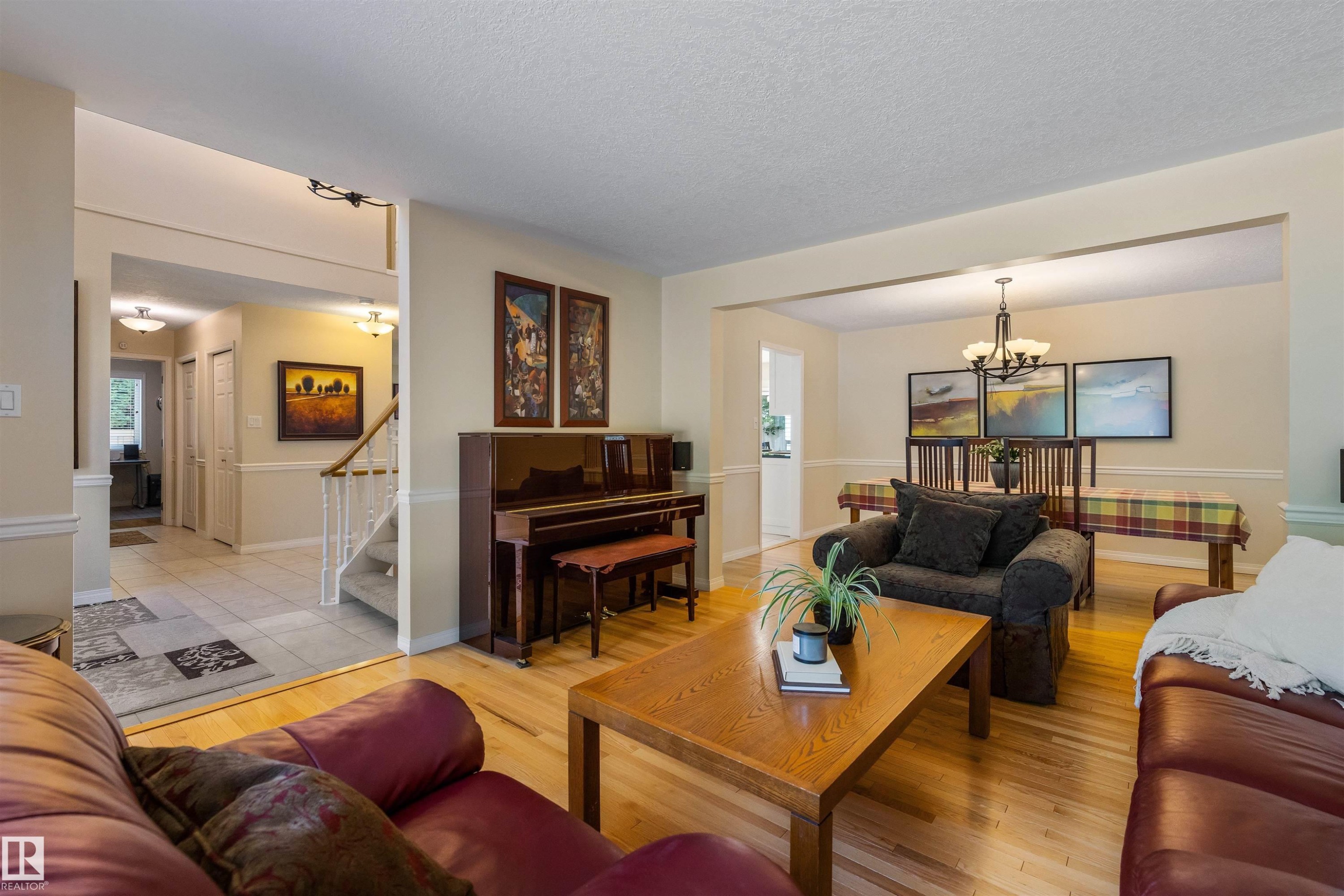 26 Eastbourne Close, St. Albert, AB - Indoor Photo Showing Living Room