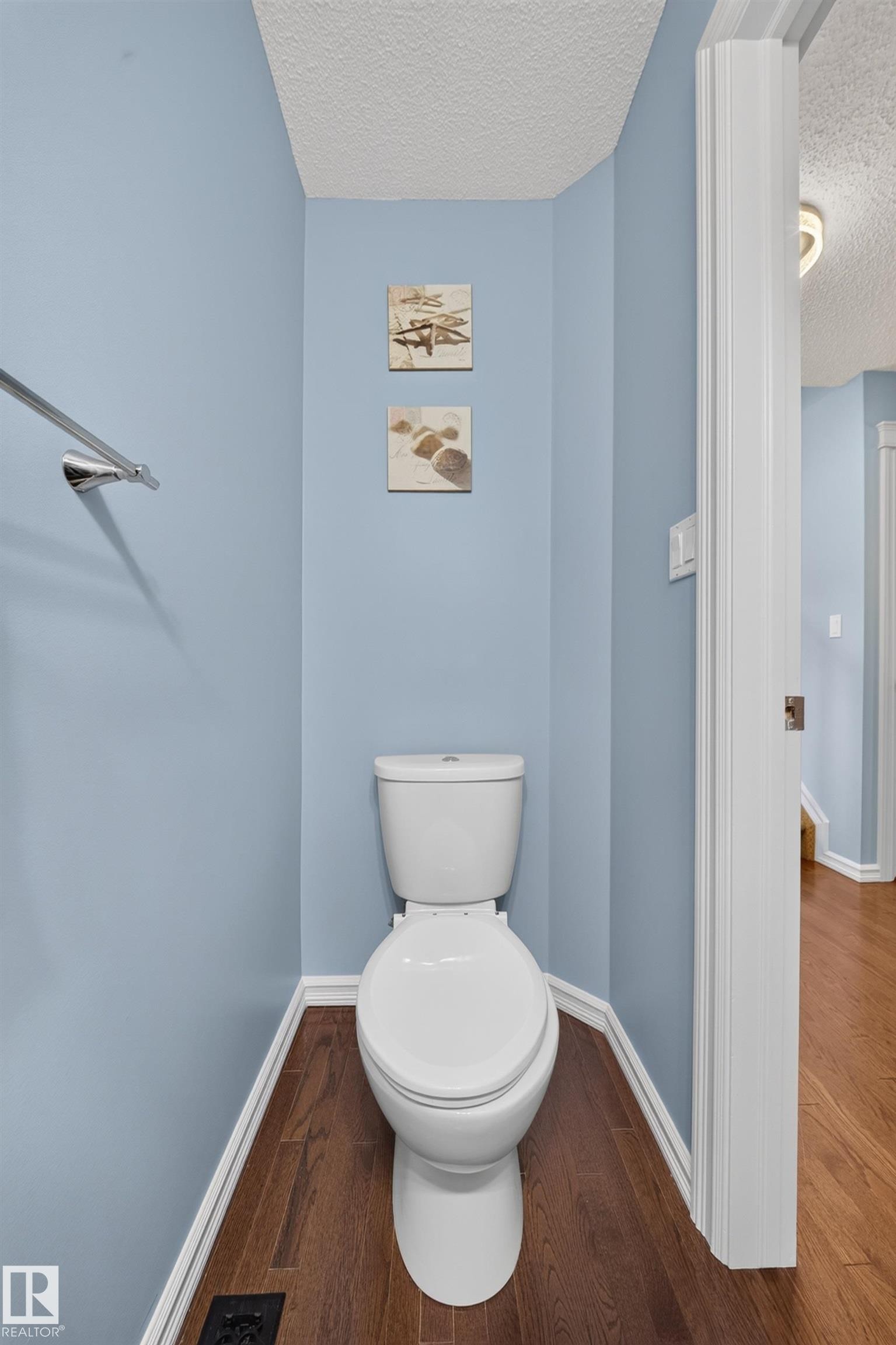 90 Rue Montalet, Beaumont, AB - Indoor Photo Showing Bathroom