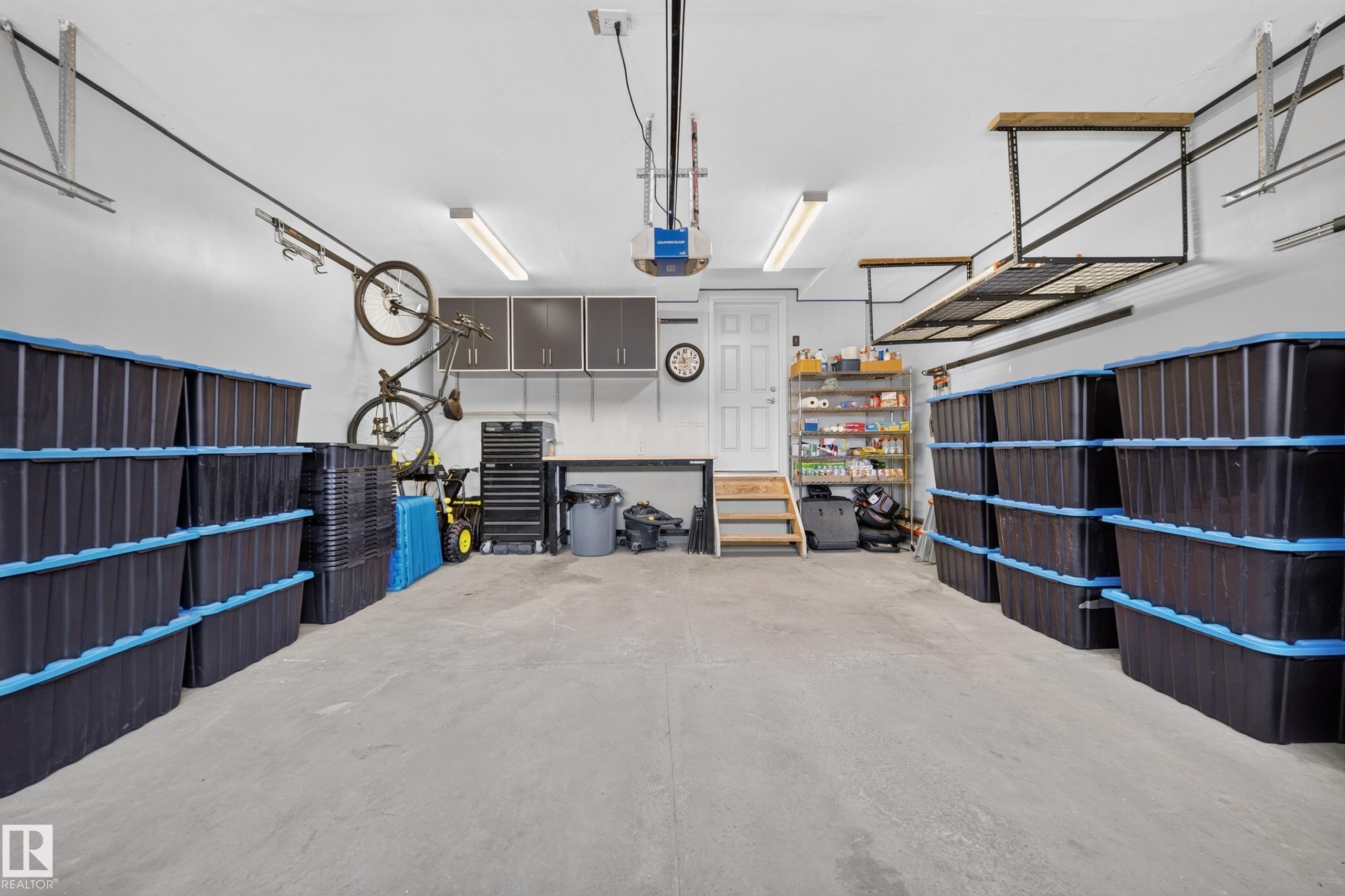 90 Rue Montalet, Beaumont, AB - Indoor Photo Showing Other Room