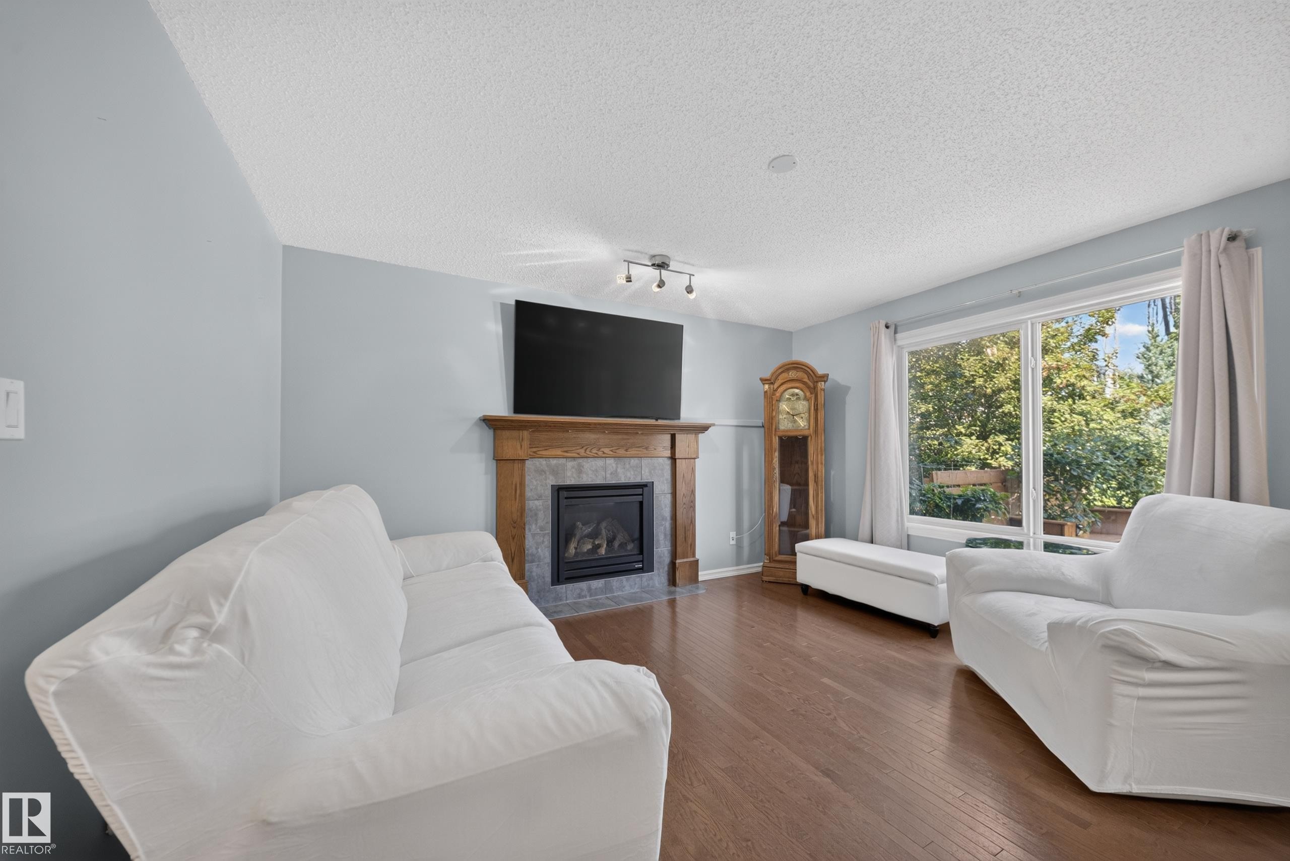 90 Rue Montalet, Beaumont, AB - Indoor Photo Showing Living Room With Fireplace