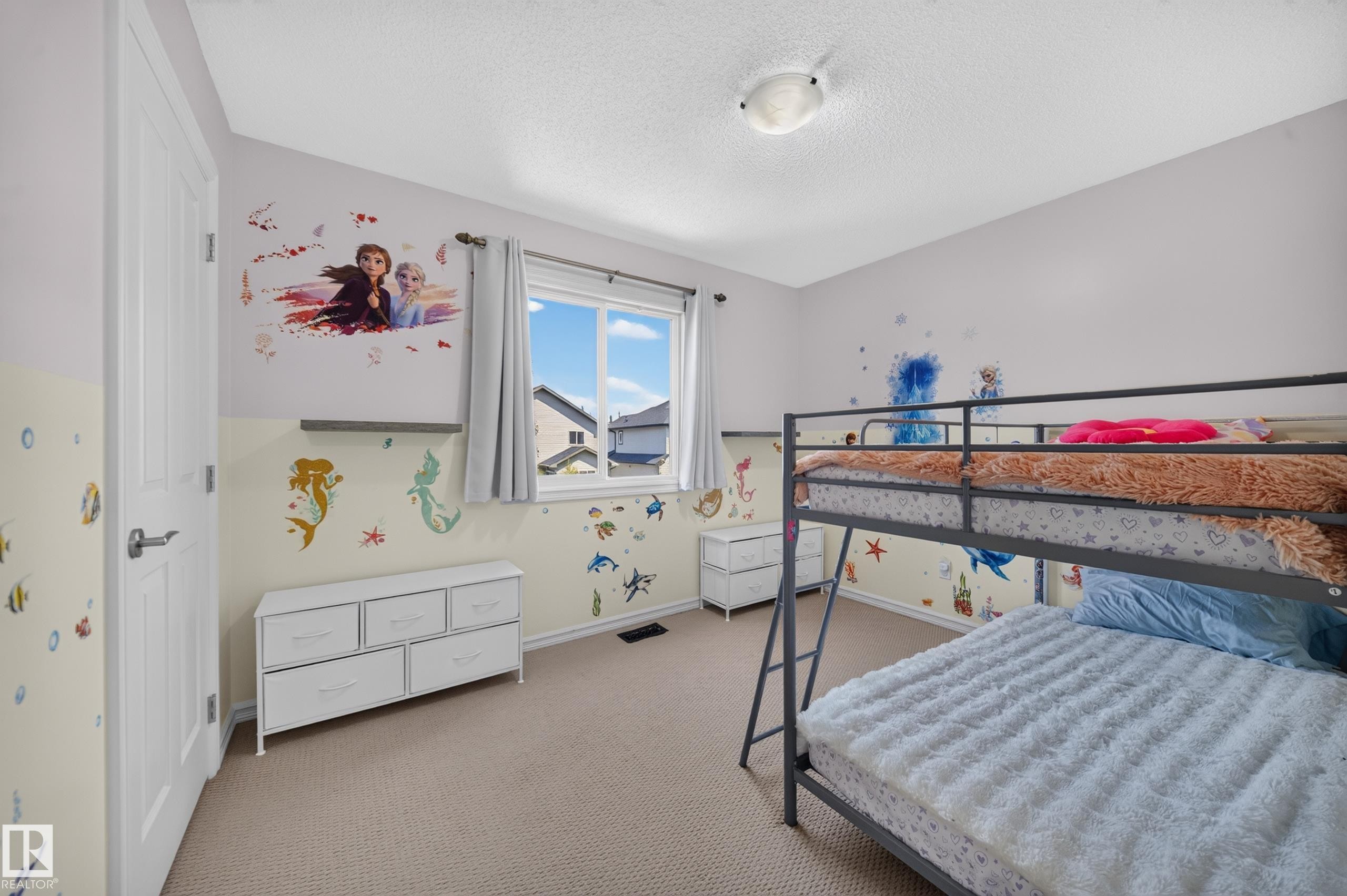 90 Rue Montalet, Beaumont, AB - Indoor Photo Showing Bedroom