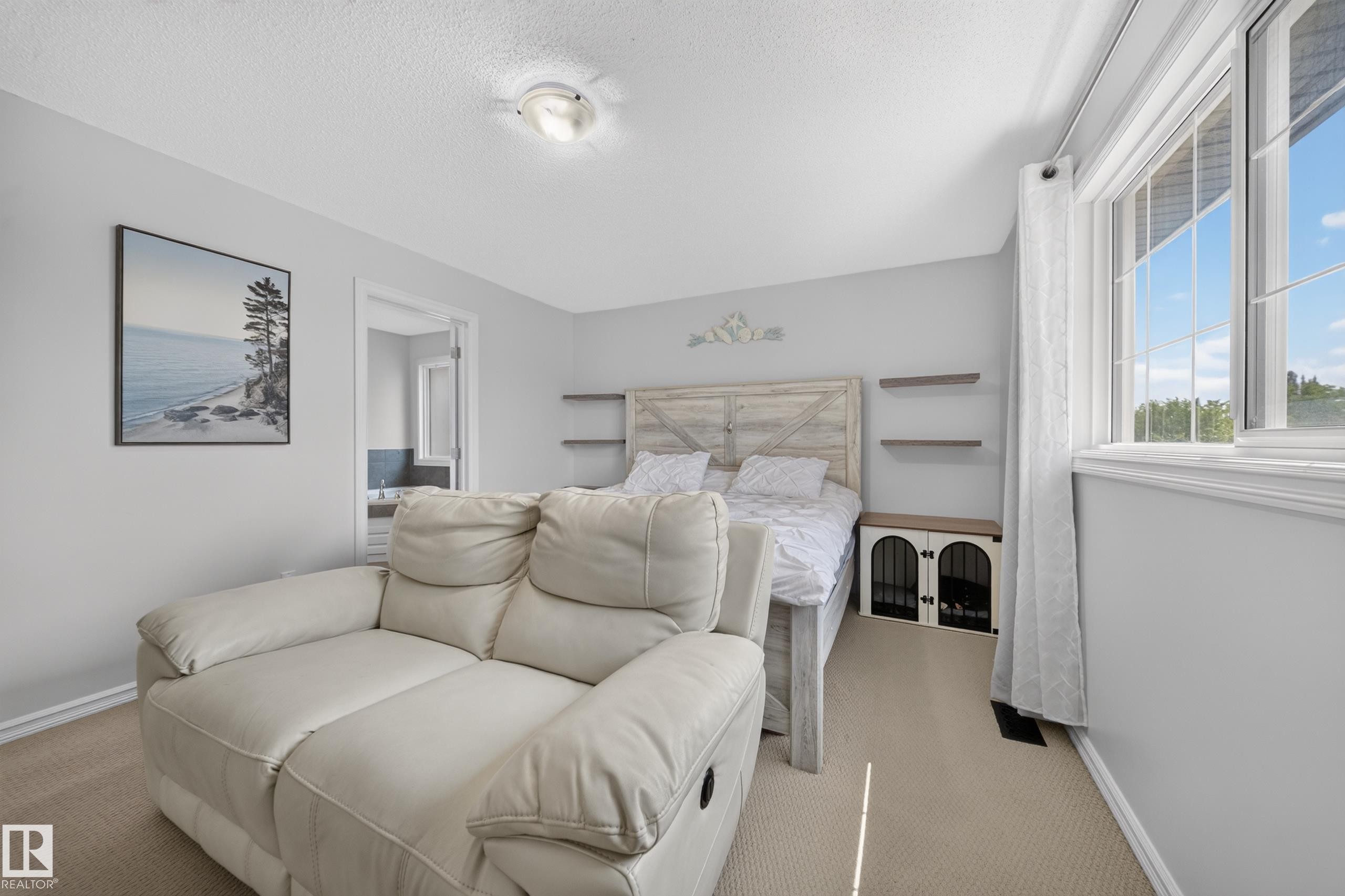 90 Rue Montalet, Beaumont, AB - Indoor Photo Showing Bedroom