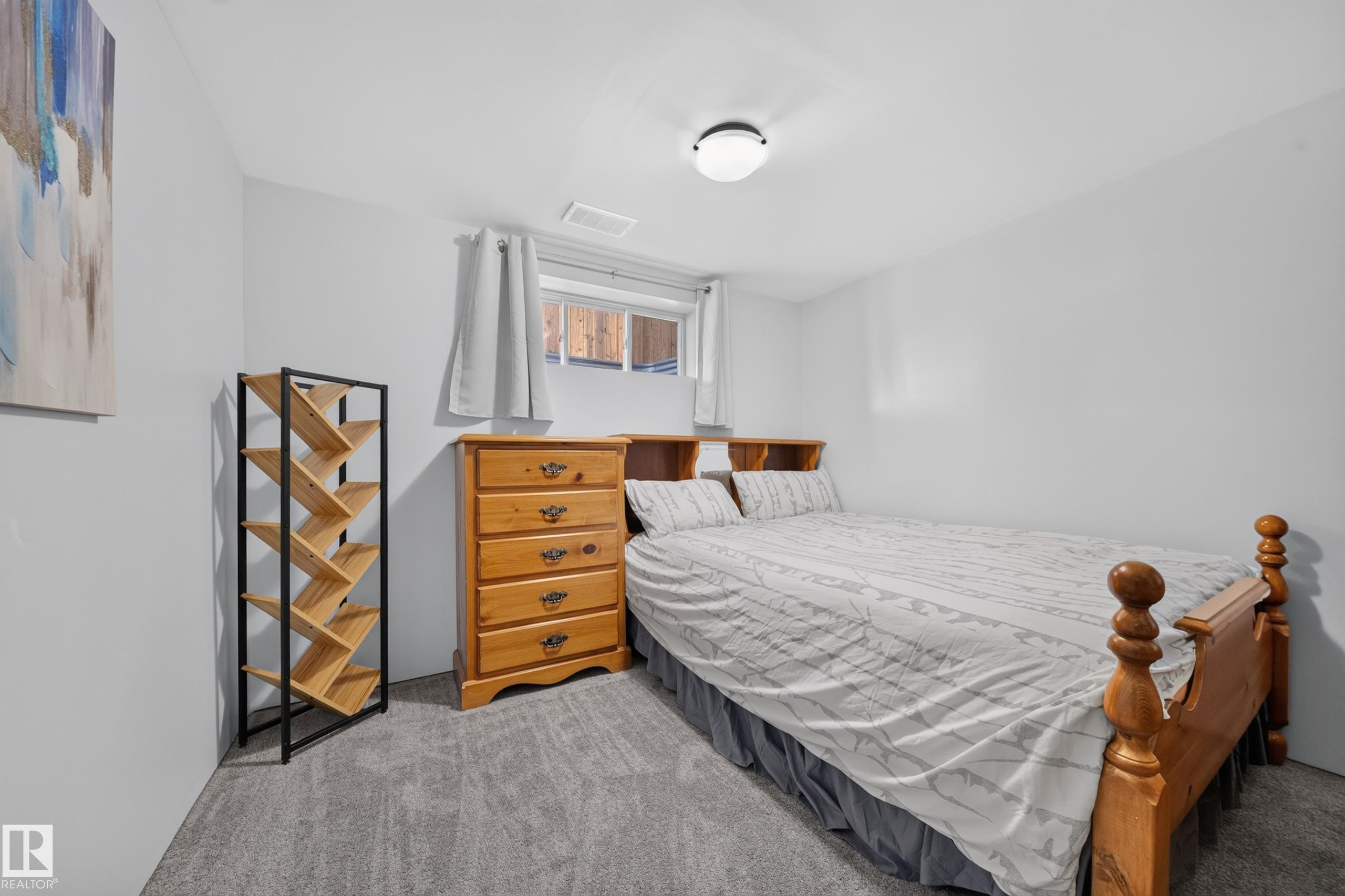 90 Rue Montalet, Beaumont, AB - Indoor Photo Showing Bedroom