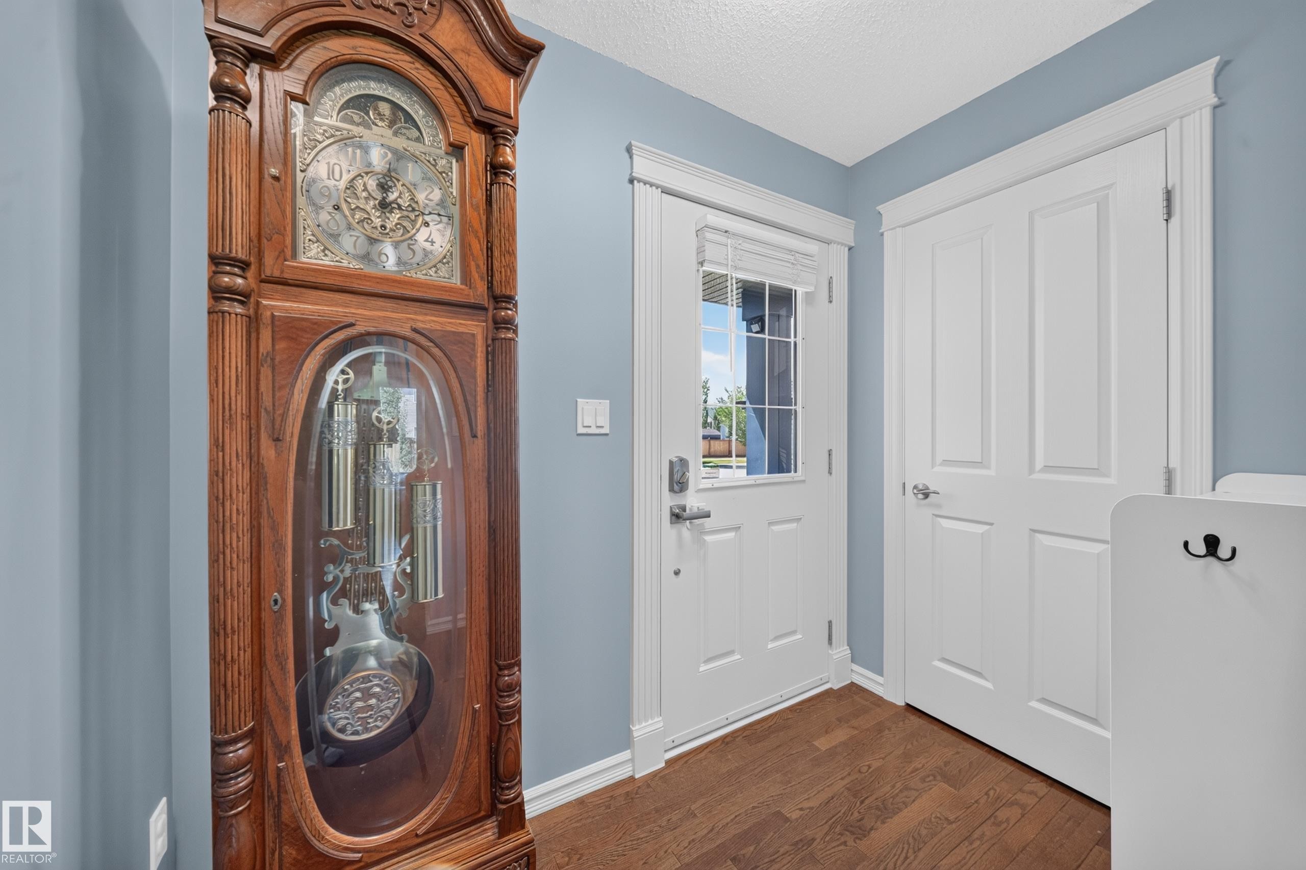 90 Rue Montalet, Beaumont, AB - Indoor Photo Showing Other Room