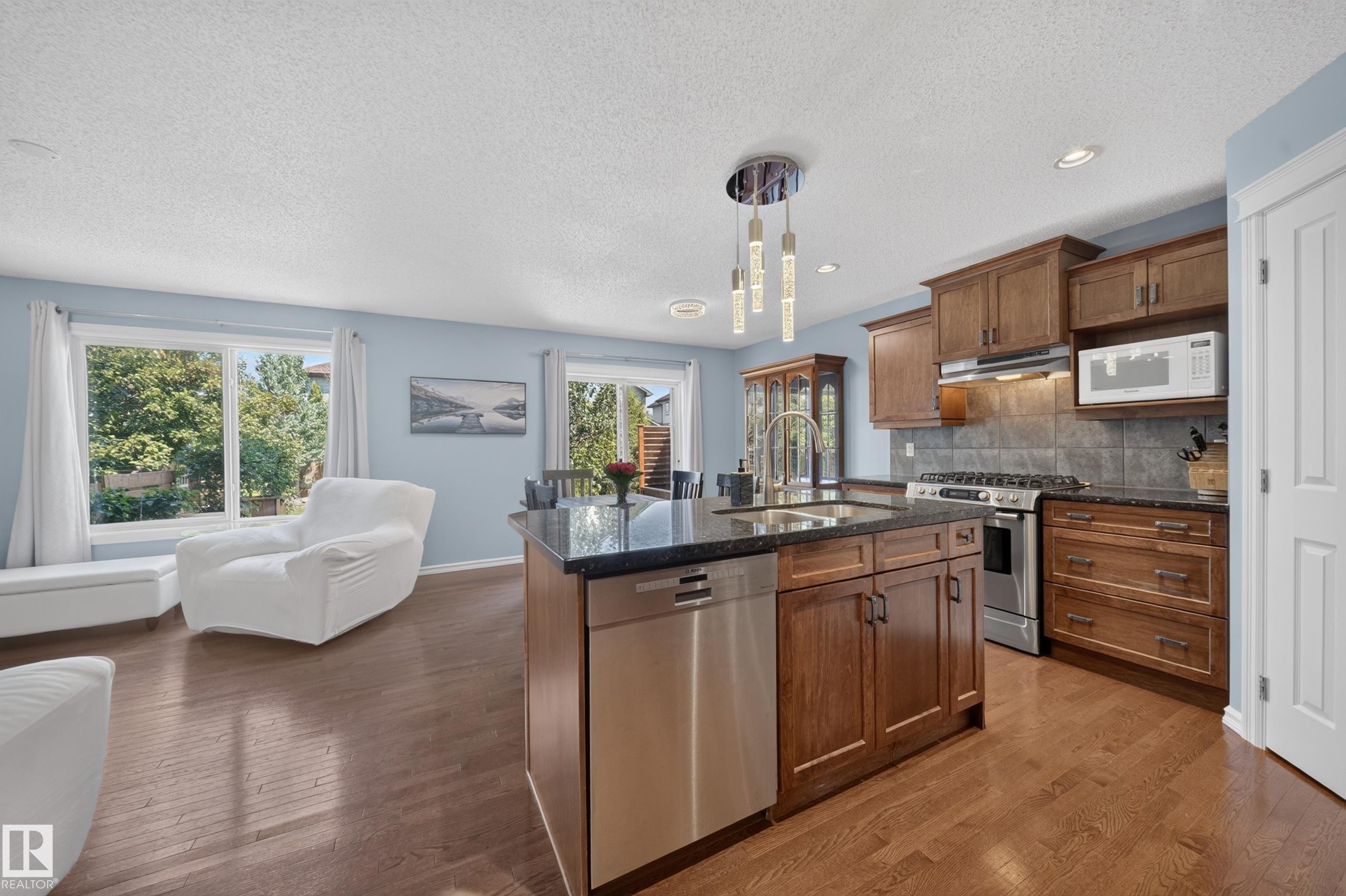 90 Rue Montalet, Beaumont, AB - Indoor