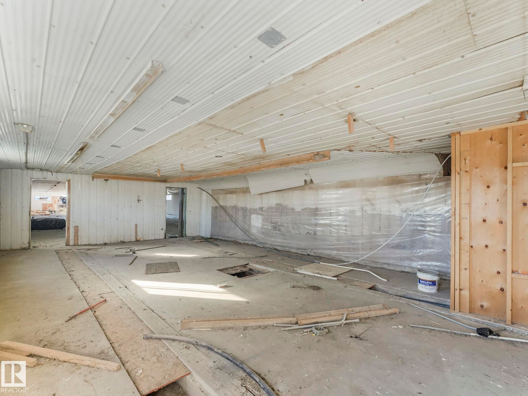 45011 Twp Rd 610, Rural Bonnyville M.D., AB - Indoor Photo Showing Garage