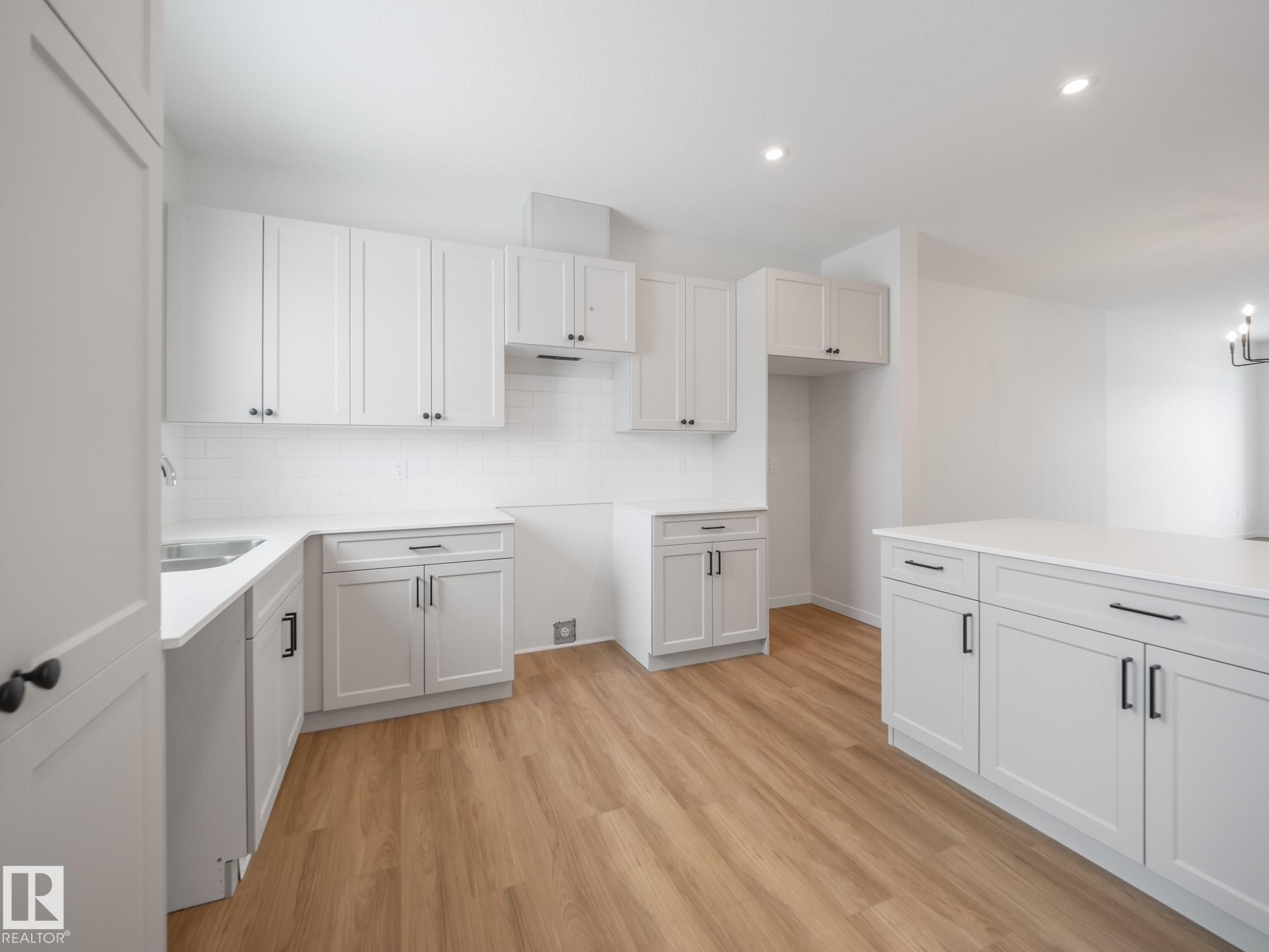 2016 194 Street Nw, Edmonton, AB - Indoor Photo Showing Kitchen