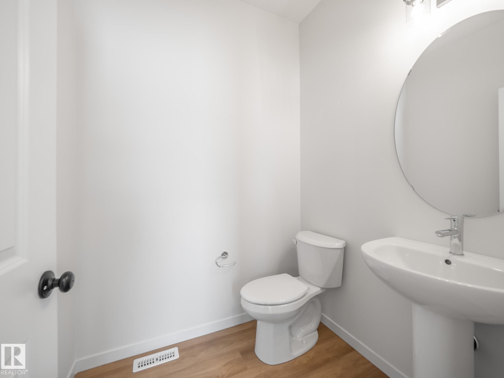 2016 194 Street Nw, Edmonton, AB - Indoor Photo Showing Bathroom