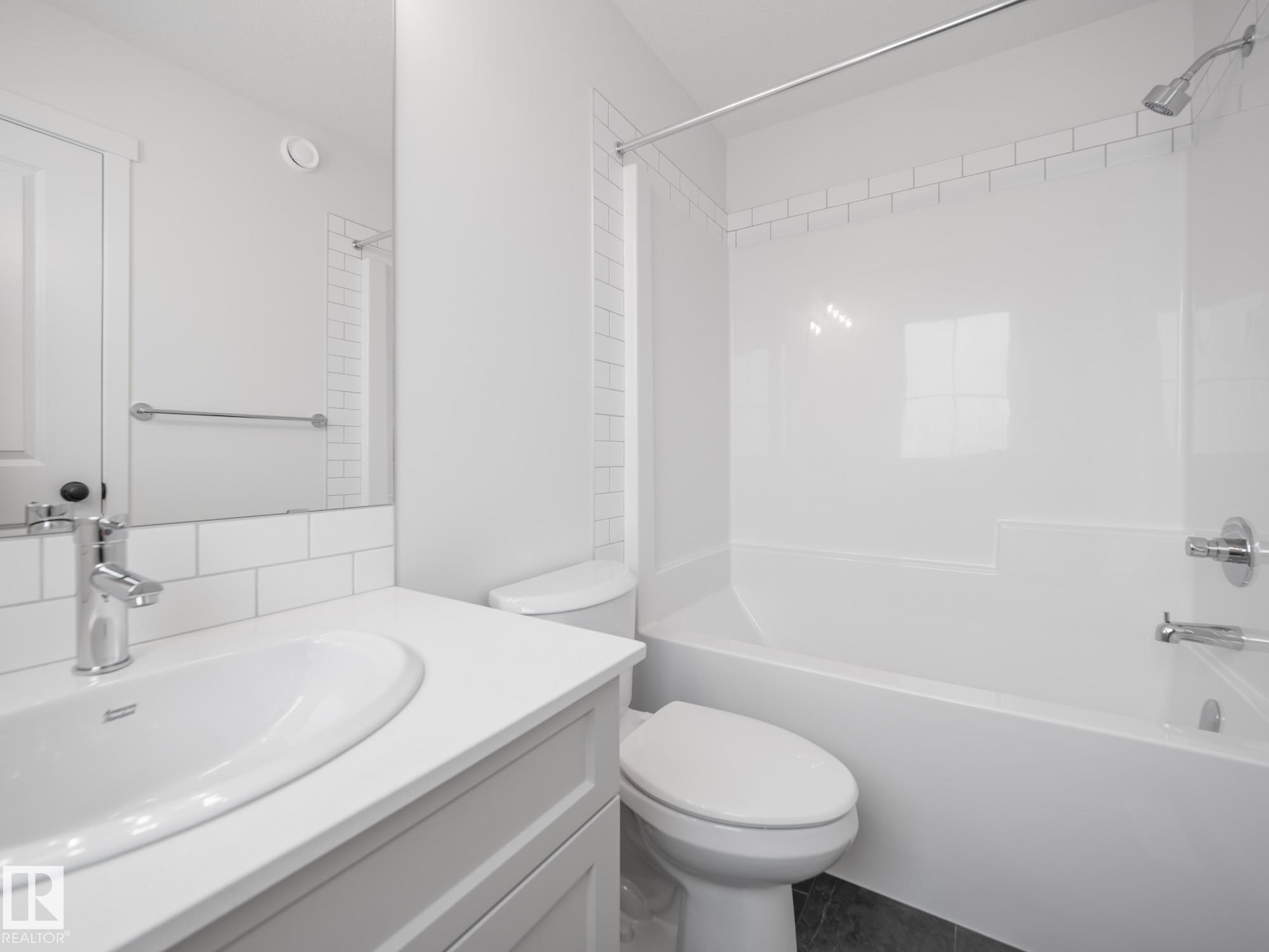 2016 194 Street Nw, Edmonton, AB - Indoor Photo Showing Bathroom
