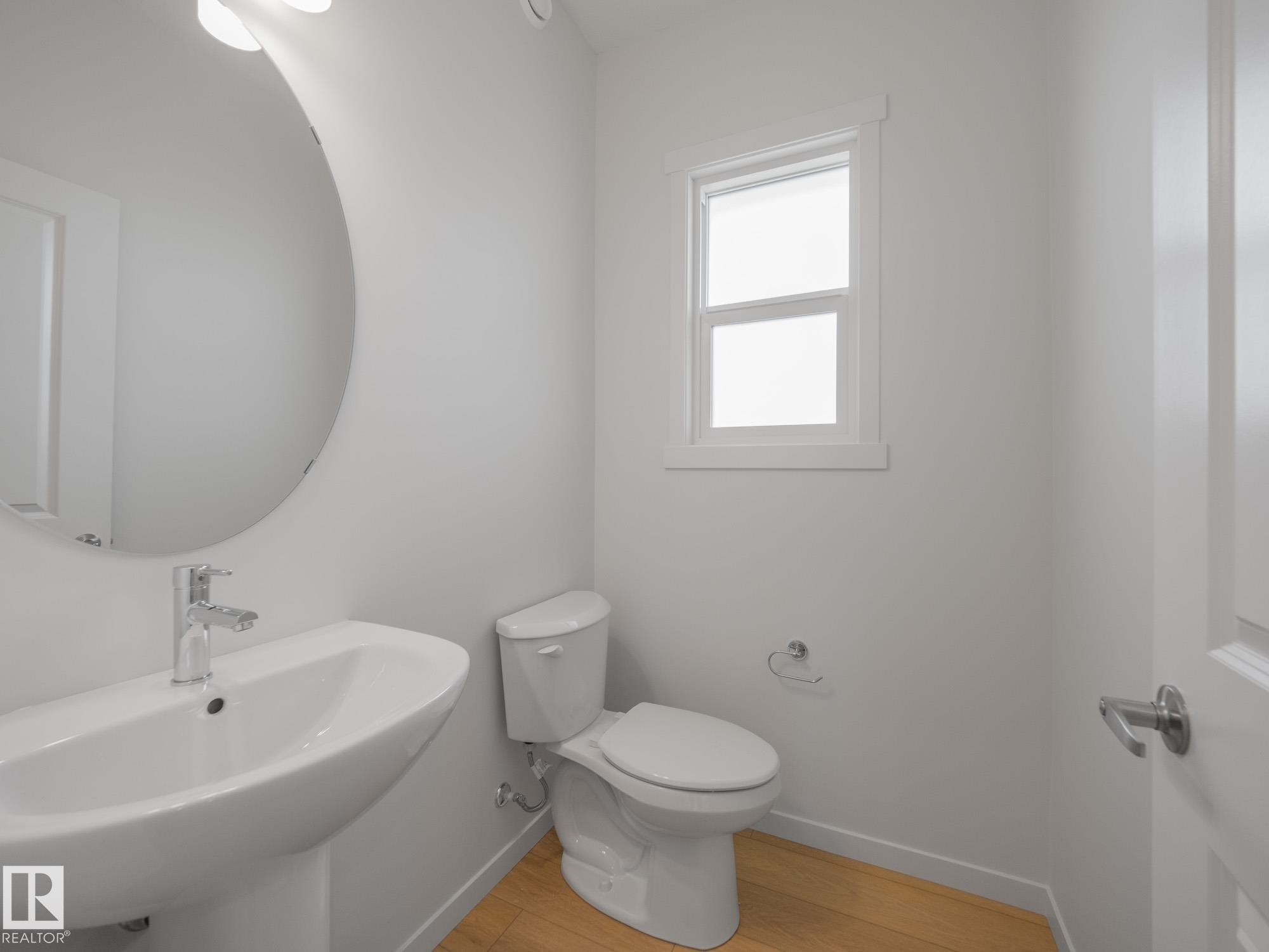 2020 194 Street Nw, Edmonton, AB - Indoor Photo Showing Bathroom