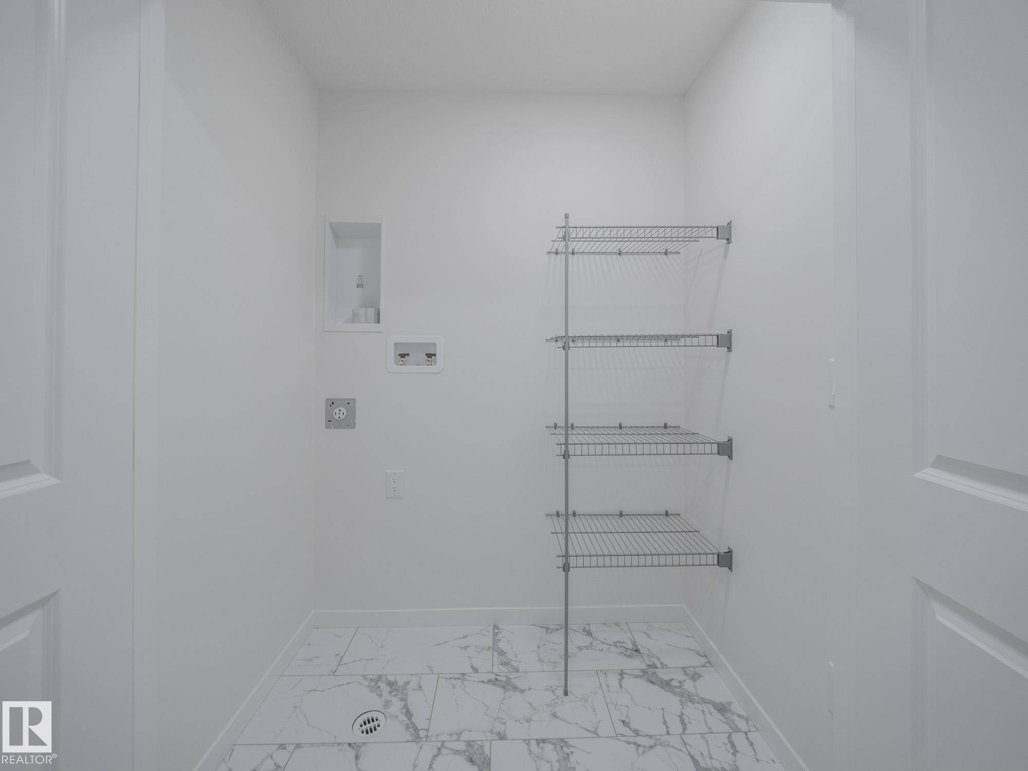 2020 194 Street Nw, Edmonton, AB - Indoor With Storage