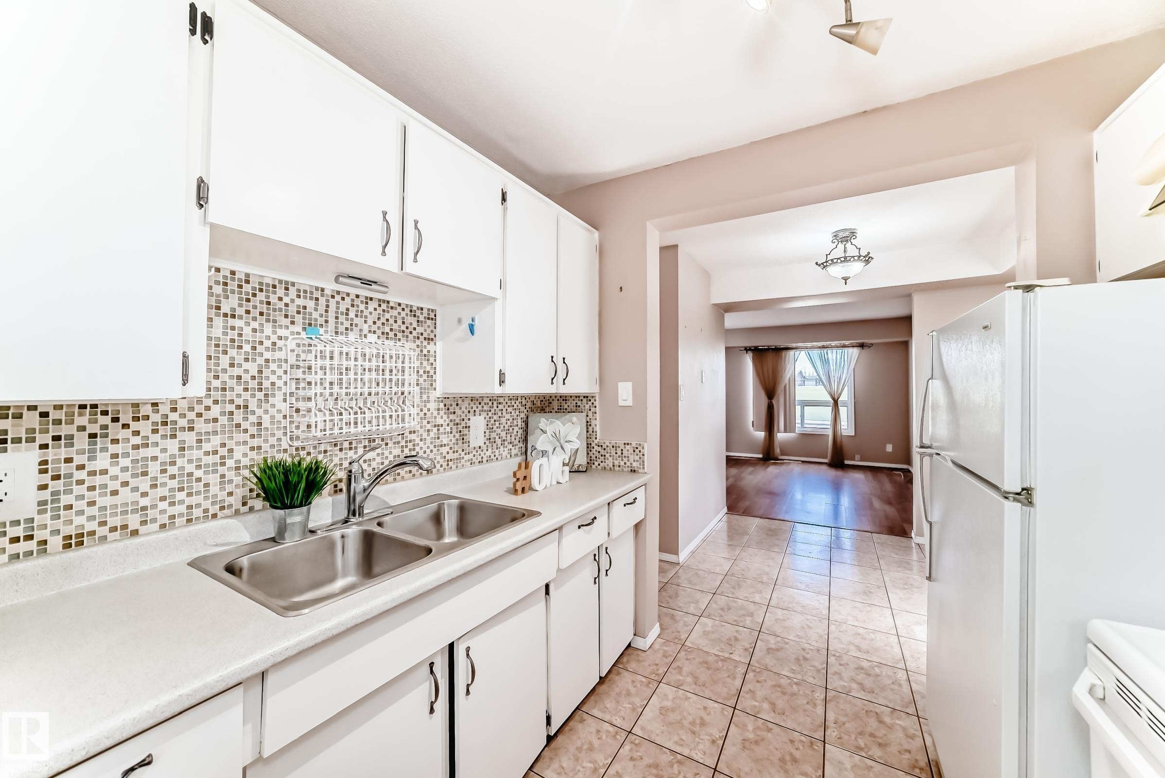 100 Dickinsfield Crest Nw, Edmonton, AB - Indoor Photo Showing Kitchen With Double Sink