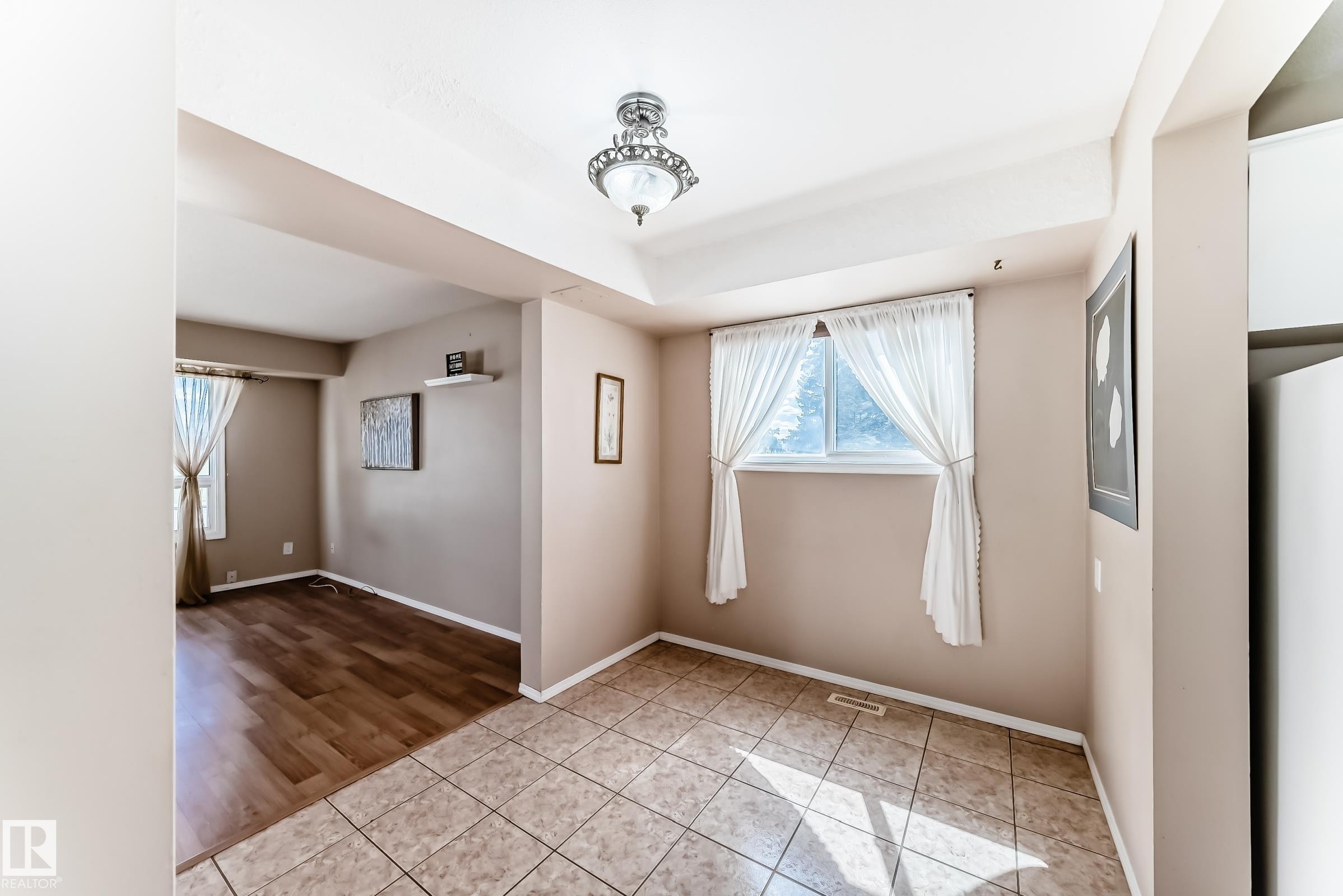 100 Dickinsfield Crest Nw, Edmonton, AB - Indoor Photo Showing Other Room