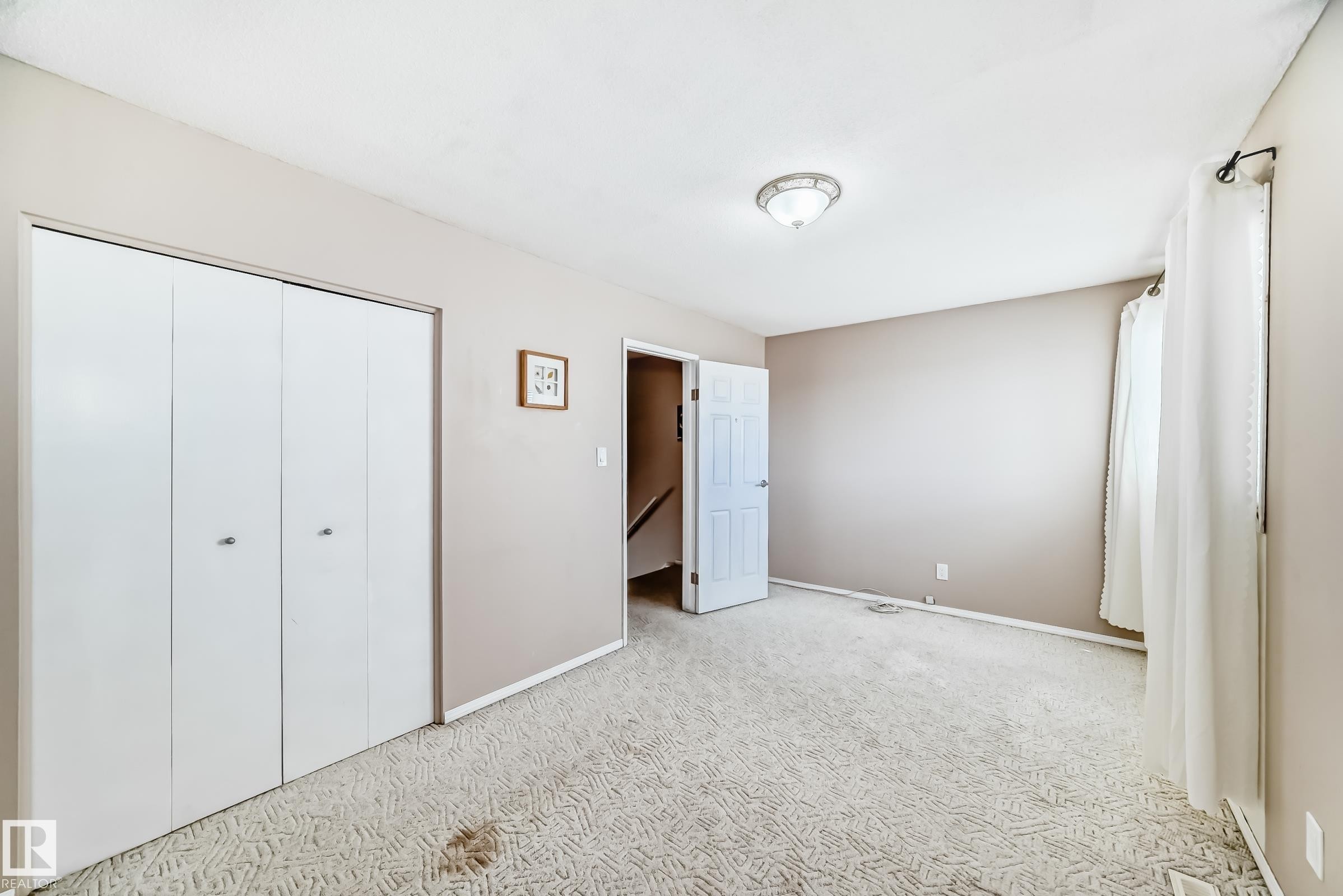 100 Dickinsfield Crest Nw, Edmonton, AB - Indoor
