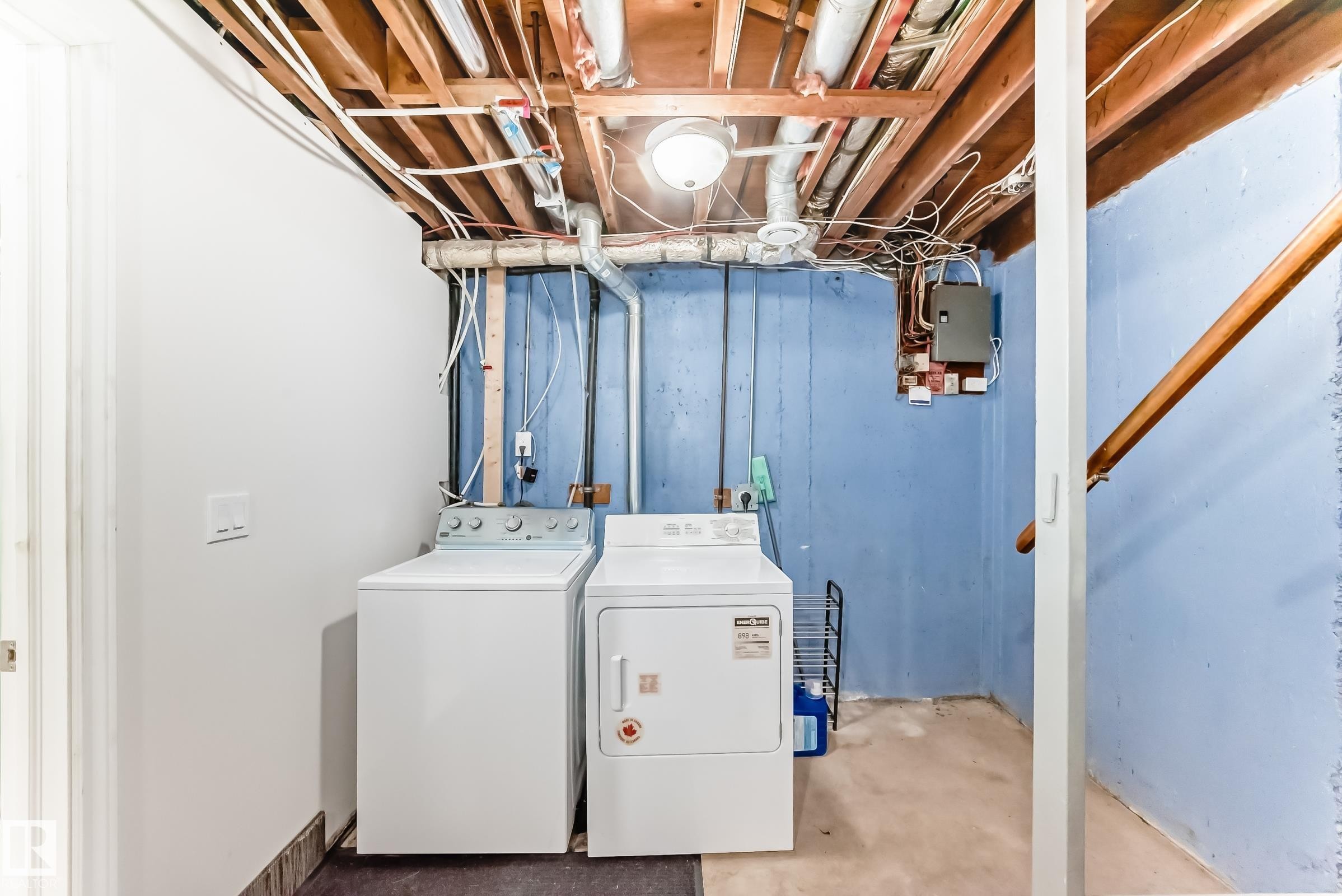 100 Dickinsfield Crest Nw, Edmonton, AB - Indoor Photo Showing Laundry Room